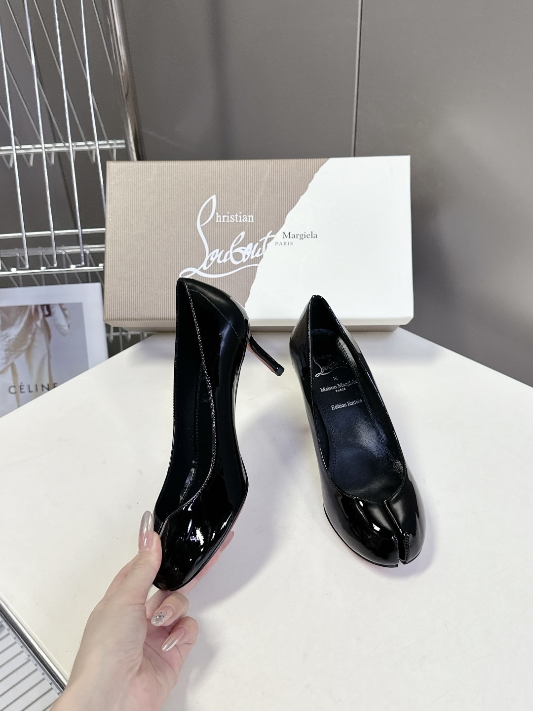 CL 红底鞋x Maison Margiela 分趾联名款高跟鞋
Maison Mar
