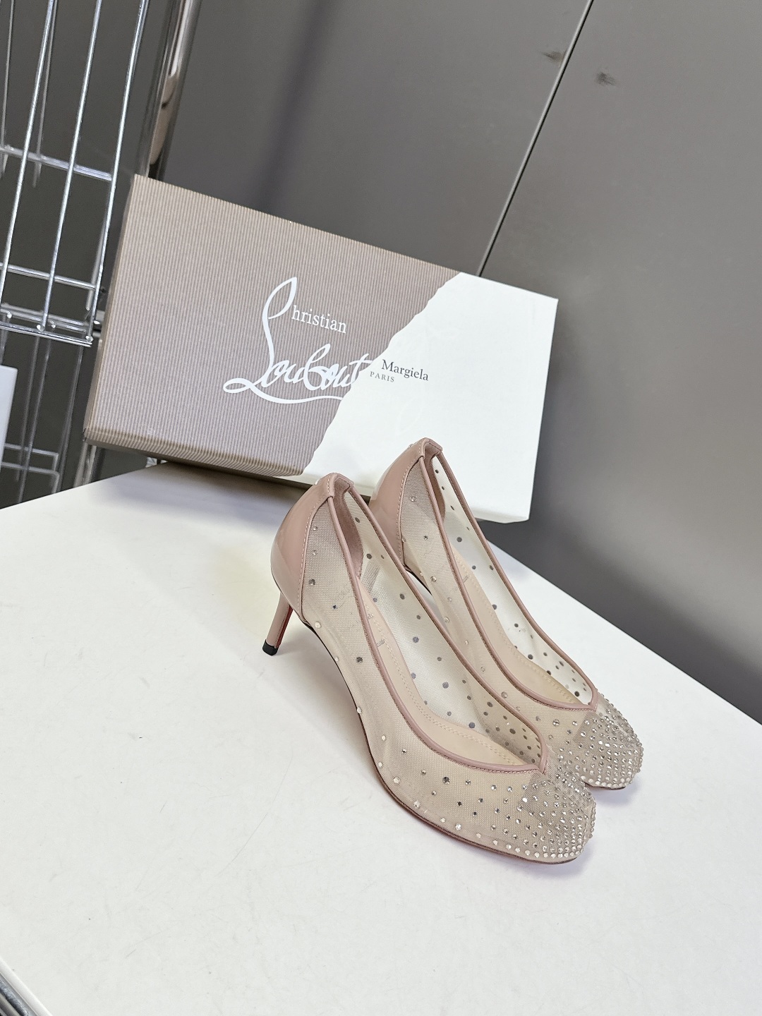 CL 红底鞋x Maison Margiela 分趾联名款高跟鞋
Maison Mar
