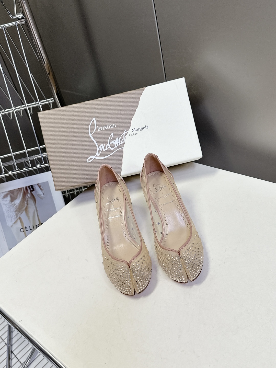 CL 红底鞋x Maison Margiela 分趾联名款高跟鞋
Maison Mar
