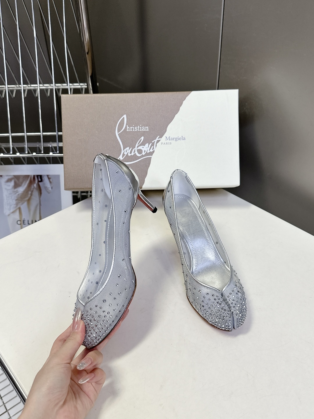CL 红底鞋x Maison Margiela 分趾联名款高跟鞋
Maison Mar