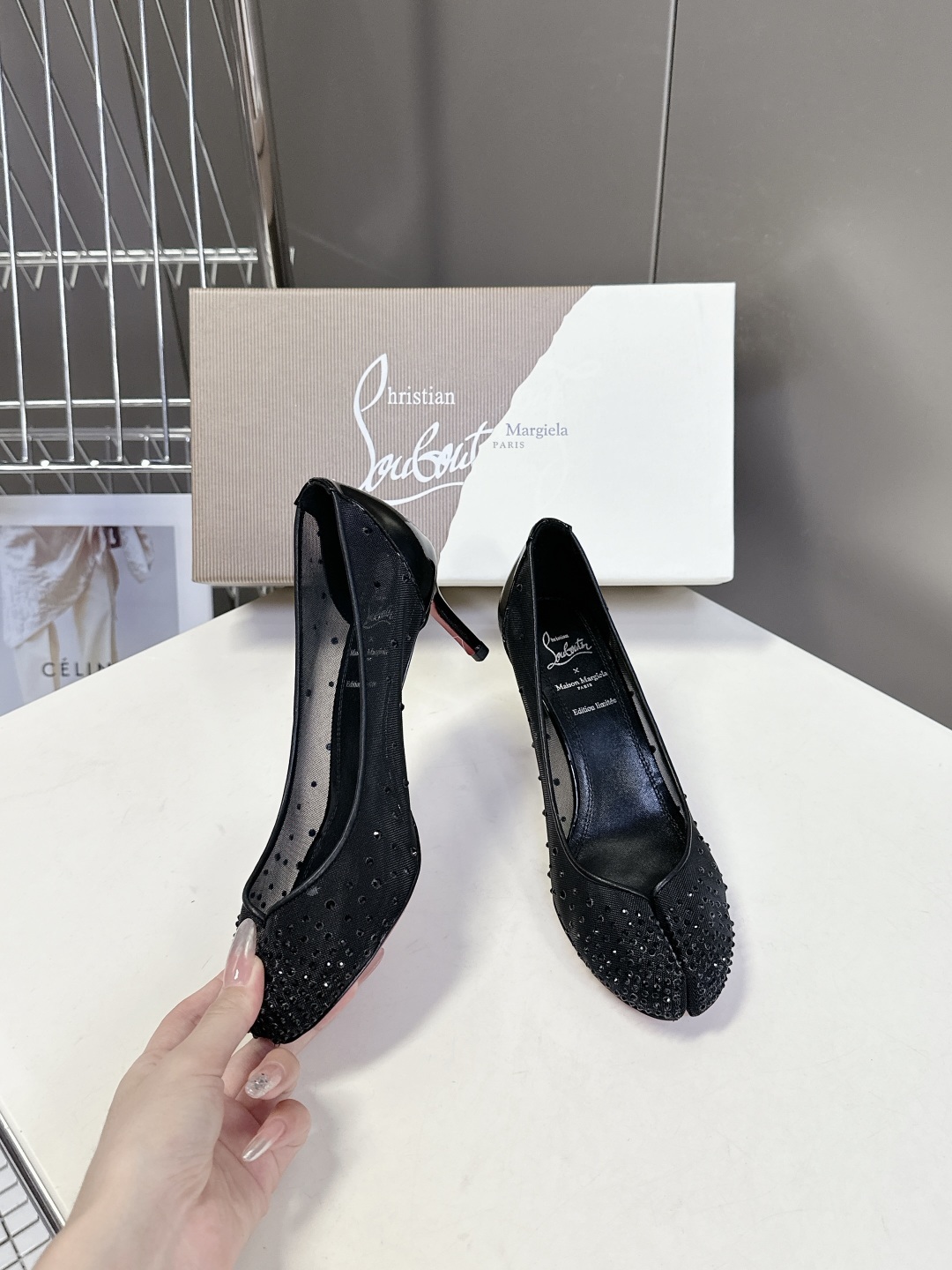 CL 红底鞋x Maison Margiela 分趾联名款高跟鞋
Maison Mar