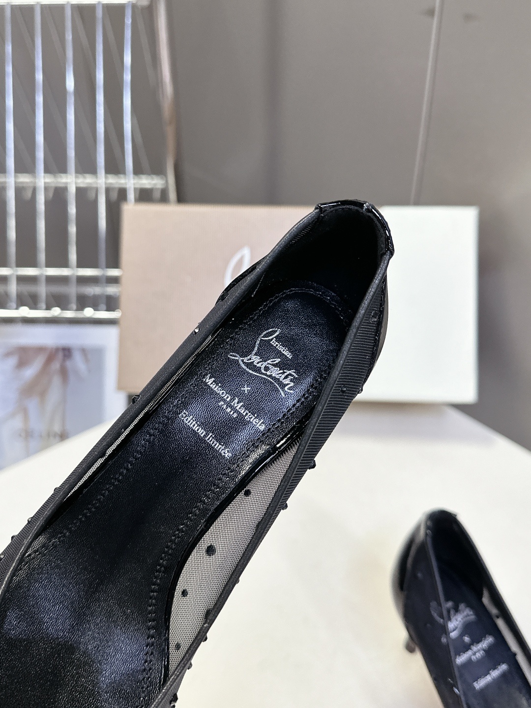 CL 红底鞋x Maison Margiela 分趾联名款高跟鞋
Maison Mar