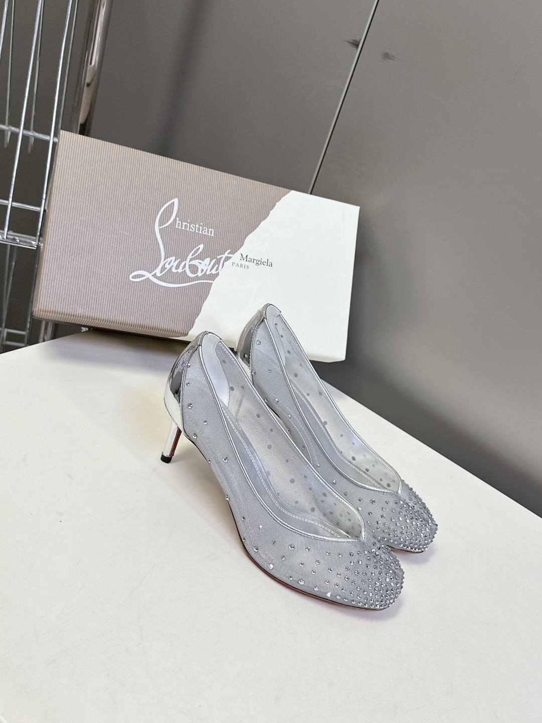 CL 红底鞋x Maison Margiela 分趾联名款高跟鞋
Maison Mar