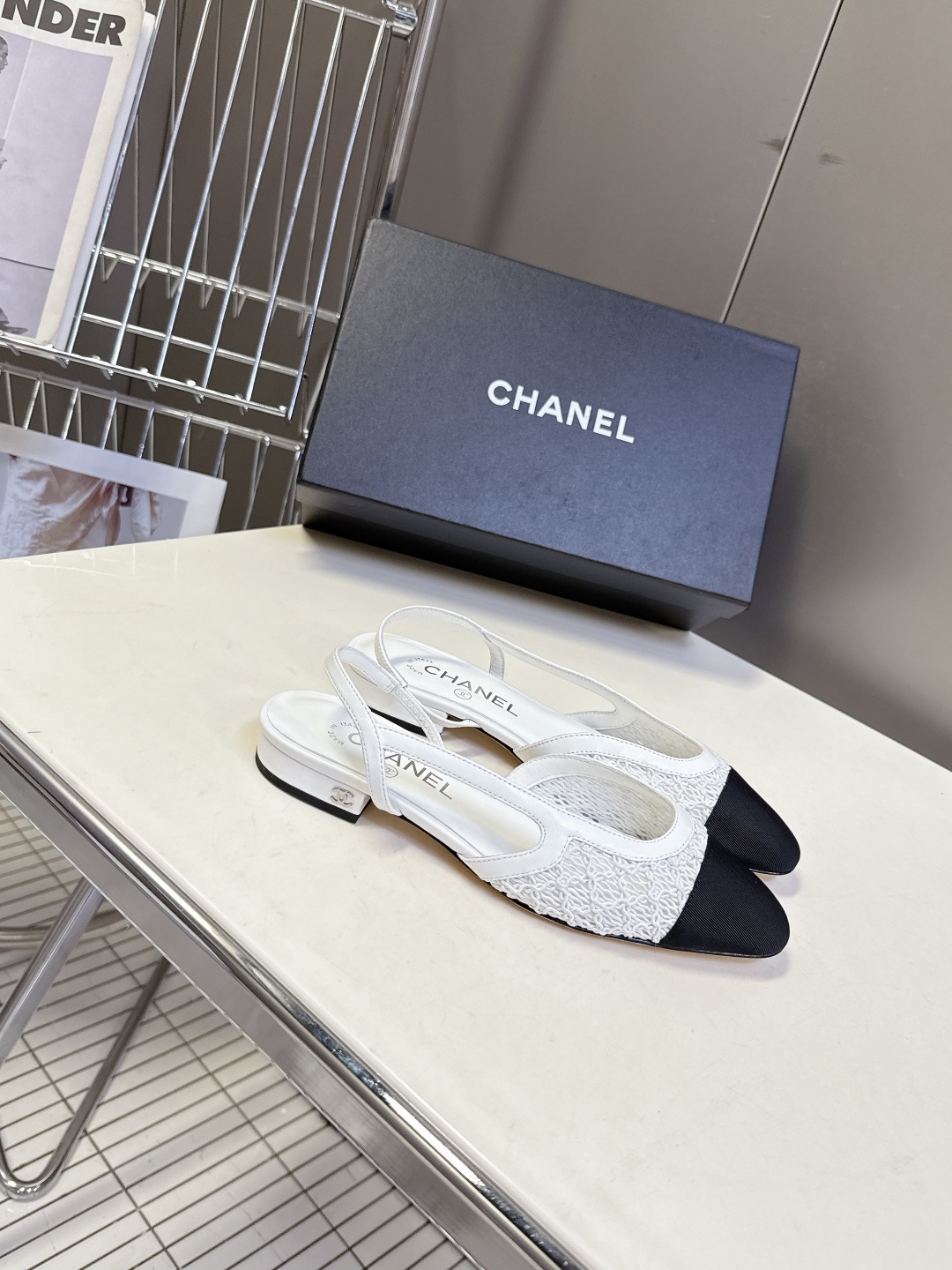  香奈儿CHANEL春夏最新款粗跟时装鞋
      超多网红时尚博主种草 高级感舒适，配女神们的半身裙
