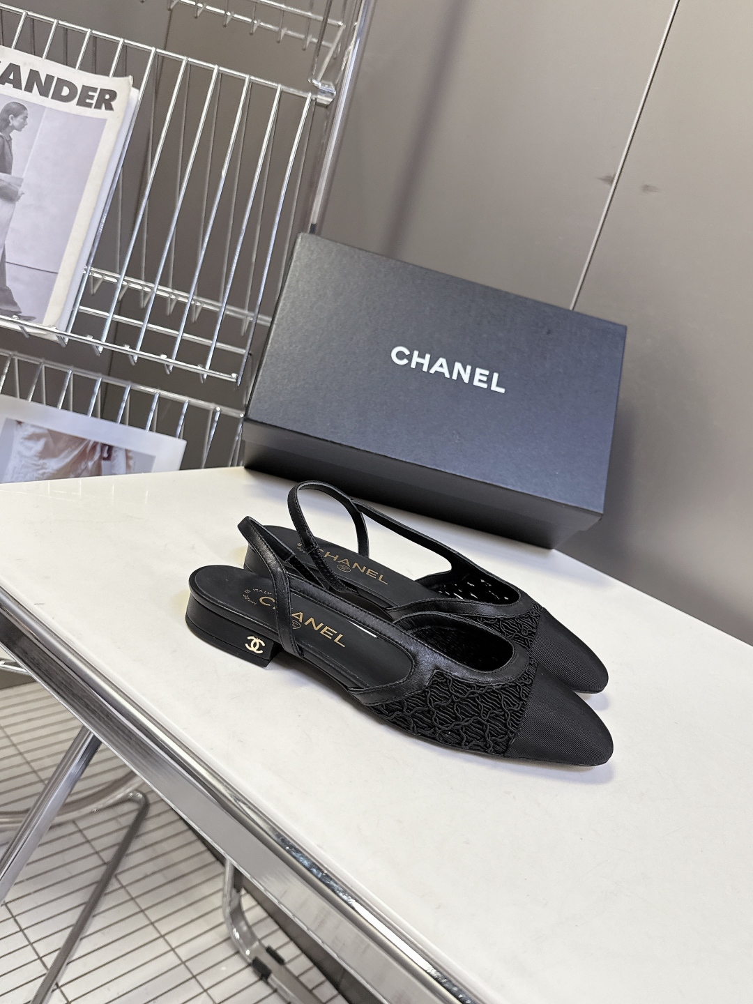 香奈儿CHANEL春夏最新款粗跟时装鞋
      超多网红时尚博主种草 高级感舒适，配女神们的半身裙