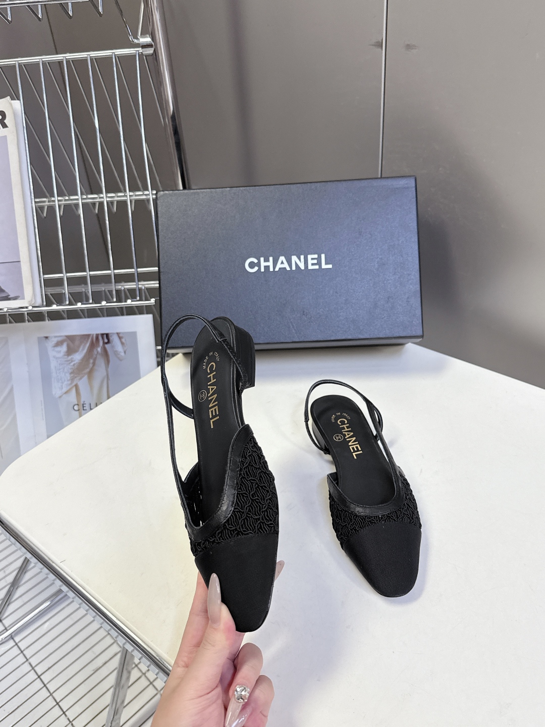  香奈儿CHANEL春夏最新款粗跟时装鞋
      超多网红时尚博主种草 高级感舒适，配女神们的半身裙