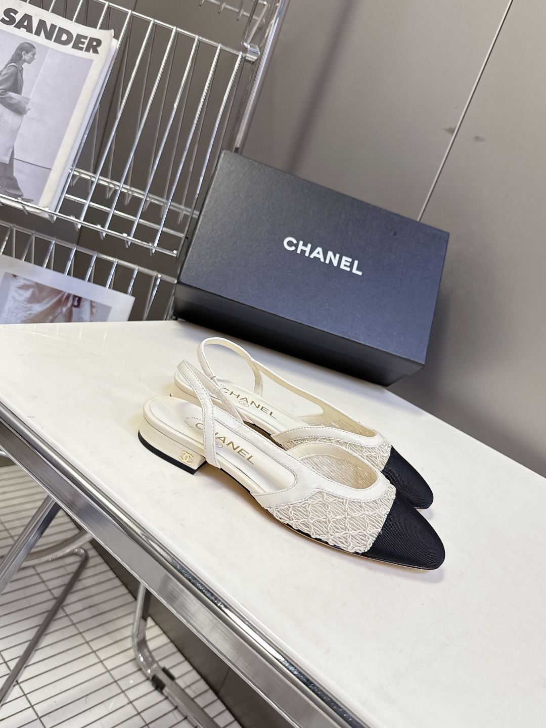  香奈儿CHANEL春夏最新款粗跟时装鞋
      超多网红时尚博主种草 高级感舒适，配女神们的半身裙