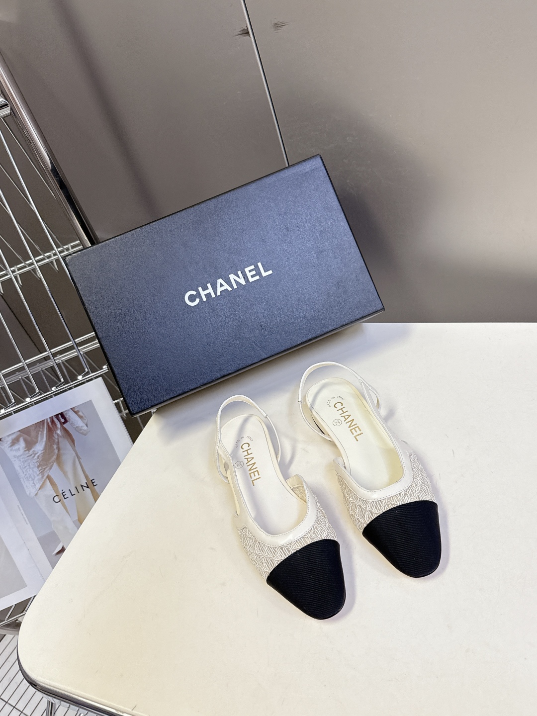  香奈儿CHANEL春夏最新款粗跟时装鞋
      超多网红时尚博主种草 高级感舒适，配女神们的半身裙