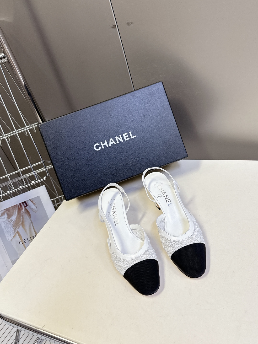  香奈儿CHANEL春夏最新款粗跟时装鞋
      超多网红时尚博主种草 高级感舒适，配女神们的半身裙