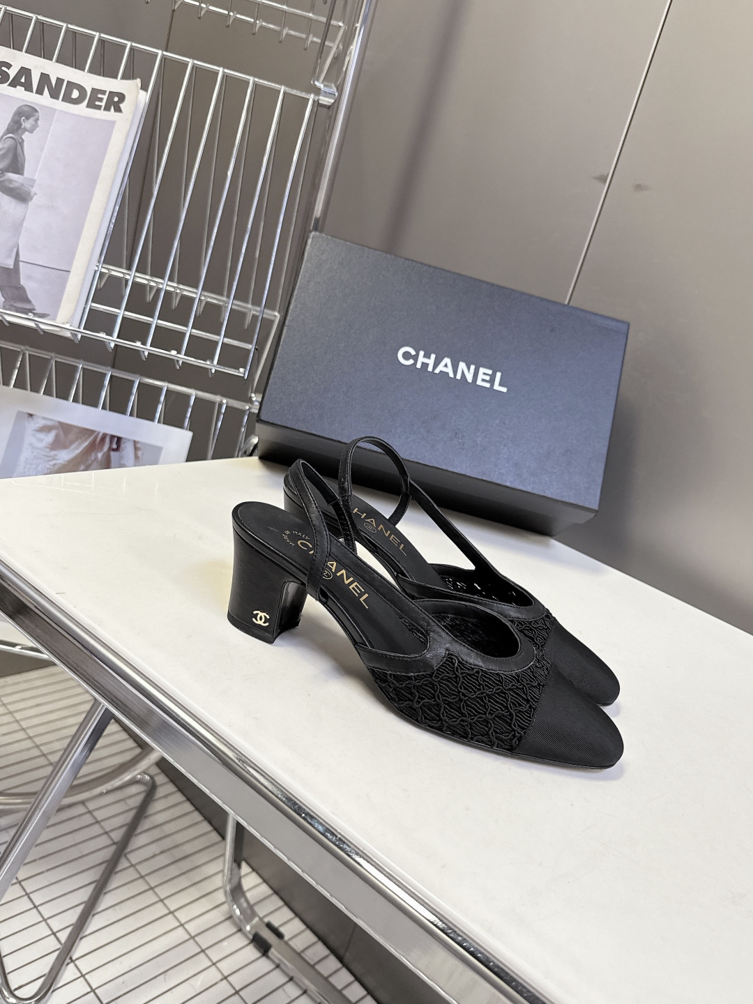 香奈儿CHANEL春夏最新款粗跟时装鞋
      超多网红时尚博主种草 高级感舒适，配女神们的半身裙