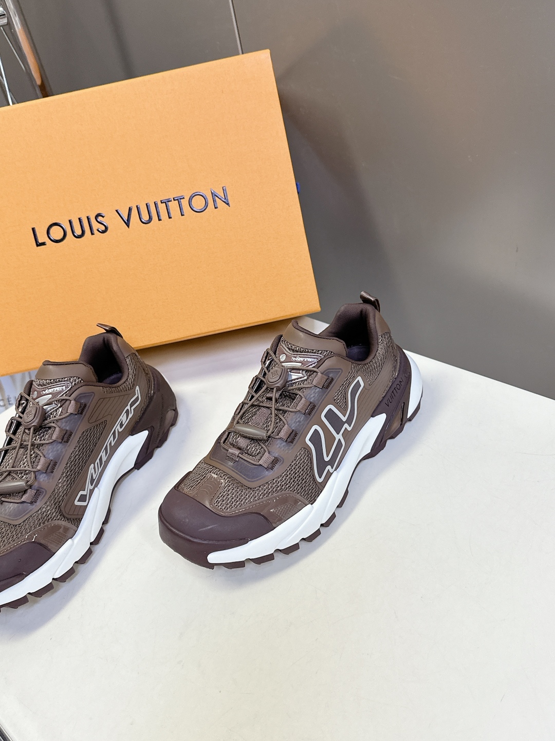  Louis Vuitton 路易威登最新款 运动鞋 休闲鞋
    超多明星时尚博主种草 LV运动鞋以