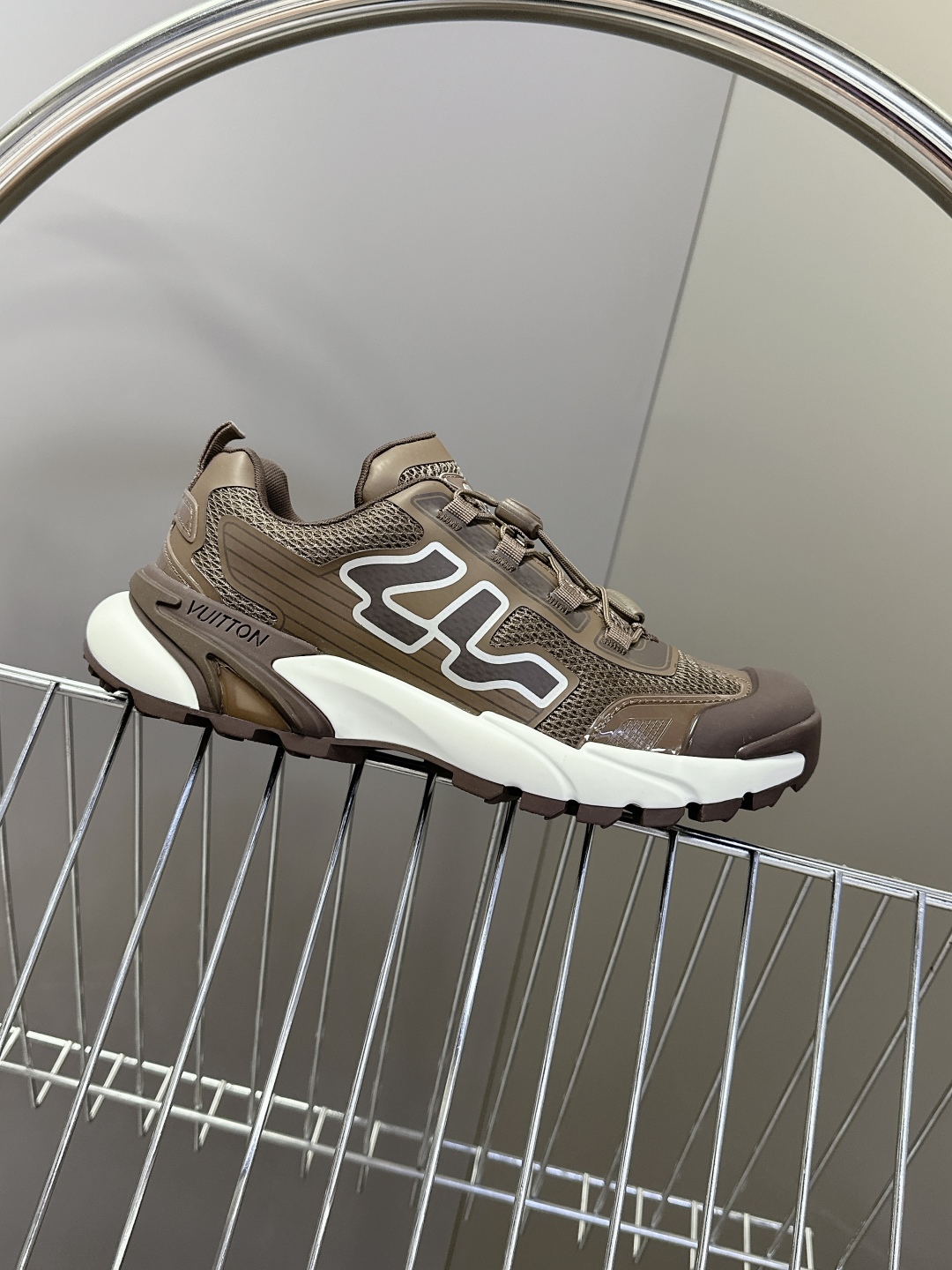  Louis Vuitton 路易威登最新款 运动鞋 休闲鞋
    超多明星时尚博主种草 LV运动鞋以