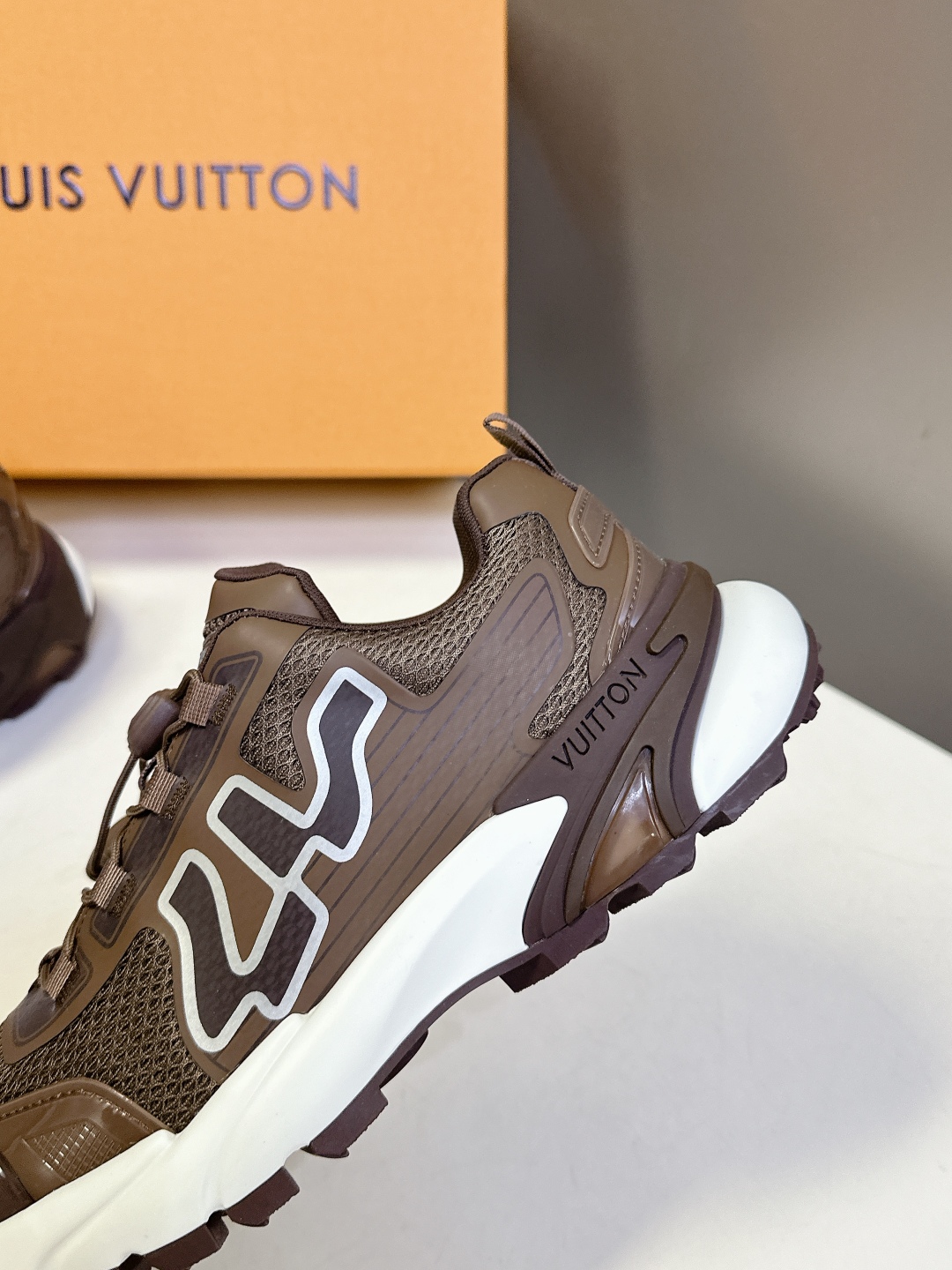 Louis Vuitton 路易威登最新款 运动鞋 休闲鞋
    超多明星时尚博主种草 LV运动鞋以