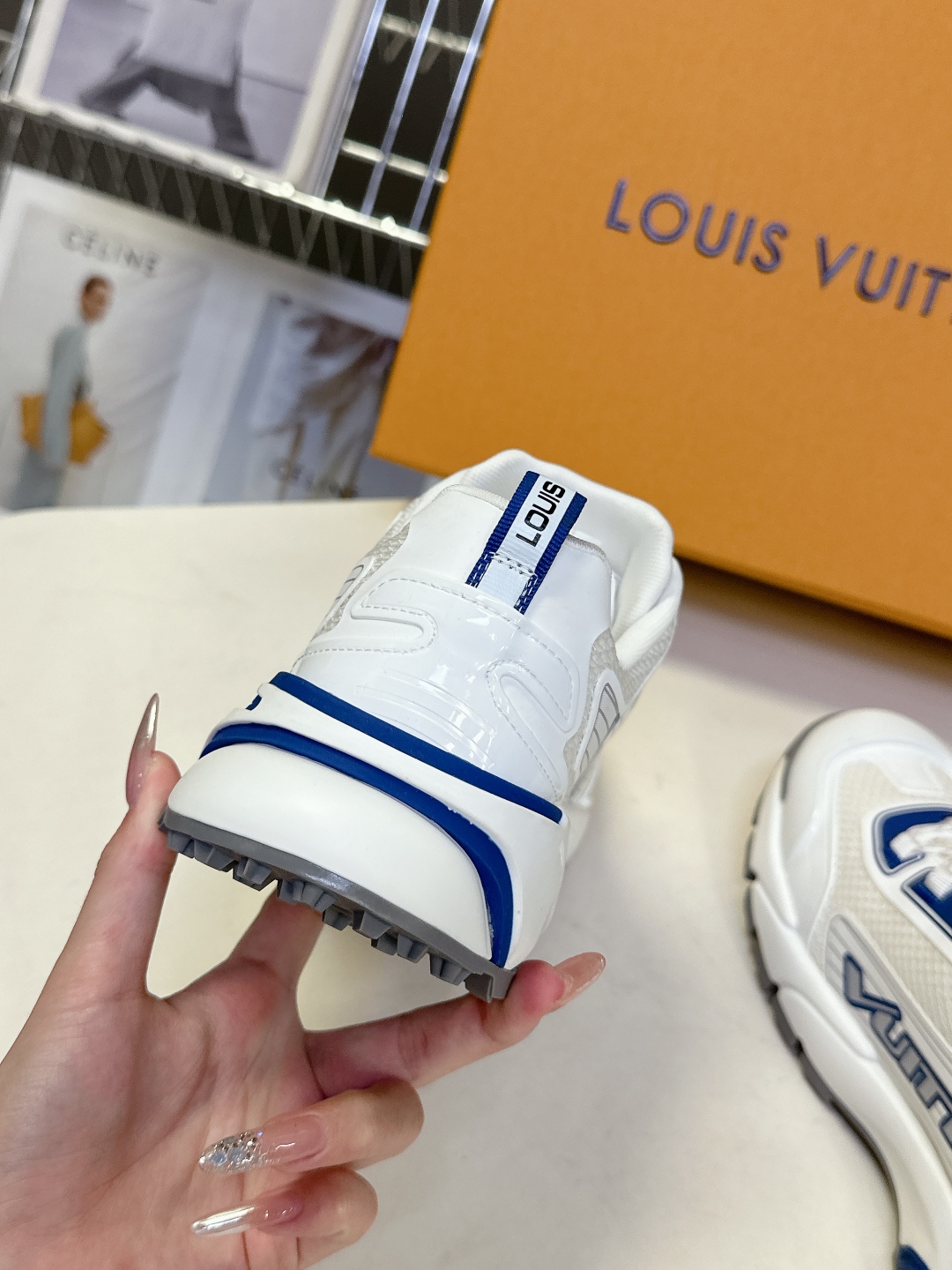  Louis Vuitton 路易威登最新款 运动鞋 休闲鞋
    超多明星时尚博主种草 LV运动鞋以