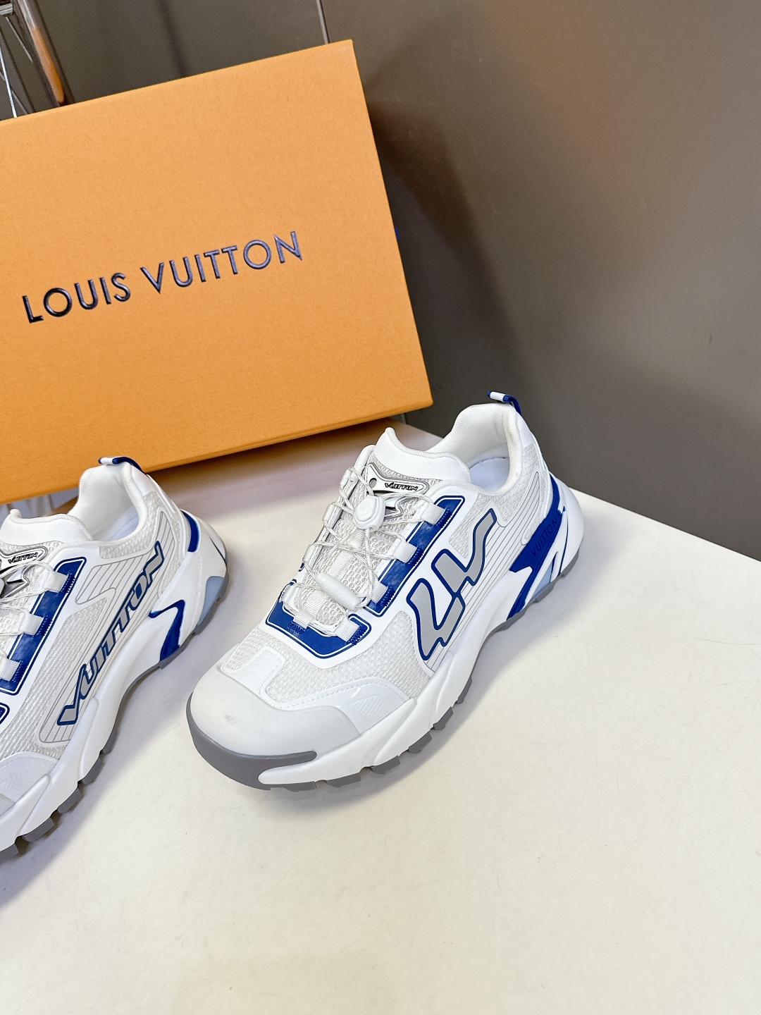  Louis Vuitton 路易威登最新款 运动鞋 休闲鞋
    超多明星时尚博主种草 LV运动鞋以