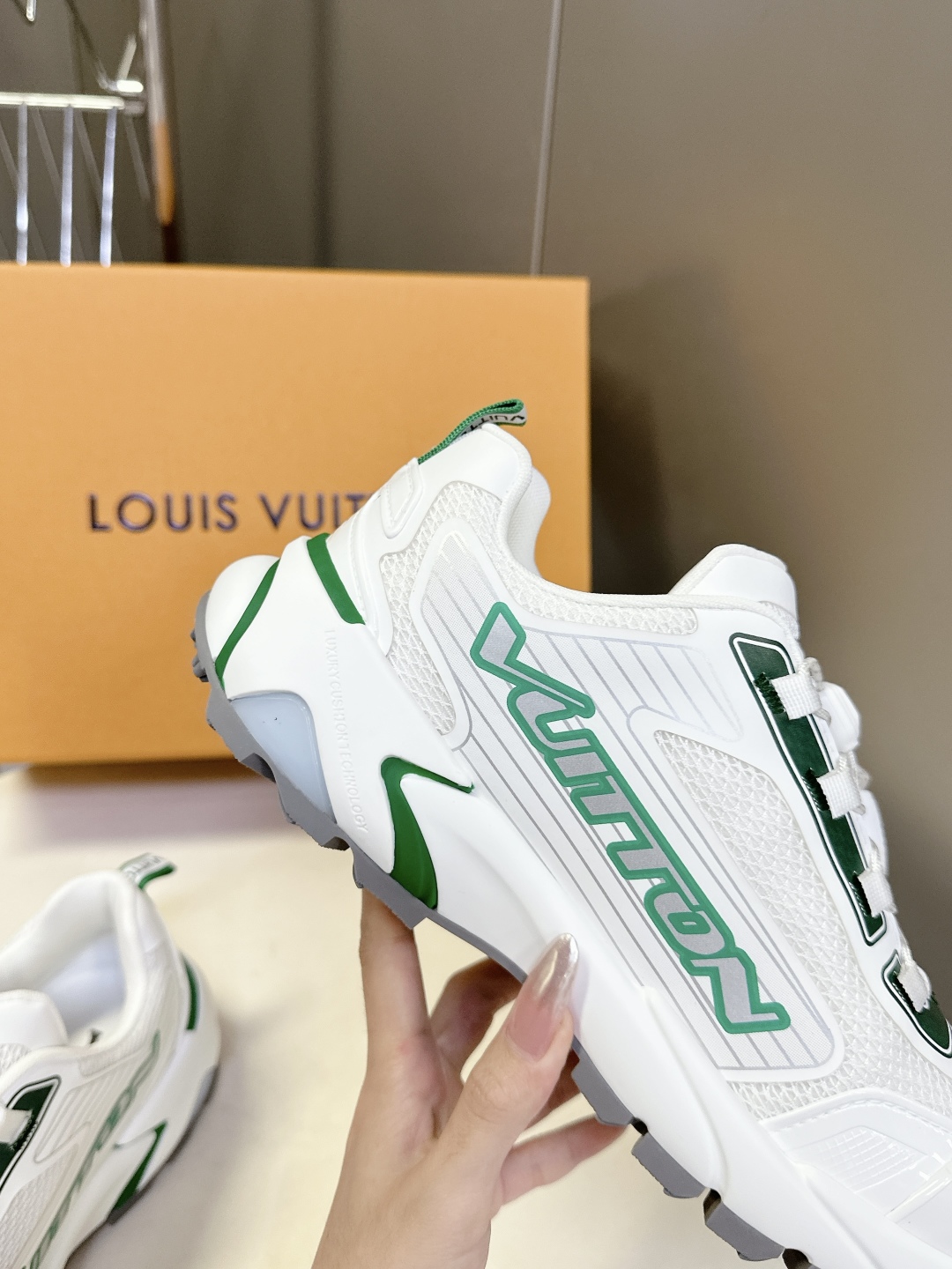  Louis Vuitton 路易威登最新款 运动鞋 休闲鞋
    超多明星时尚博主种草 LV运动鞋以