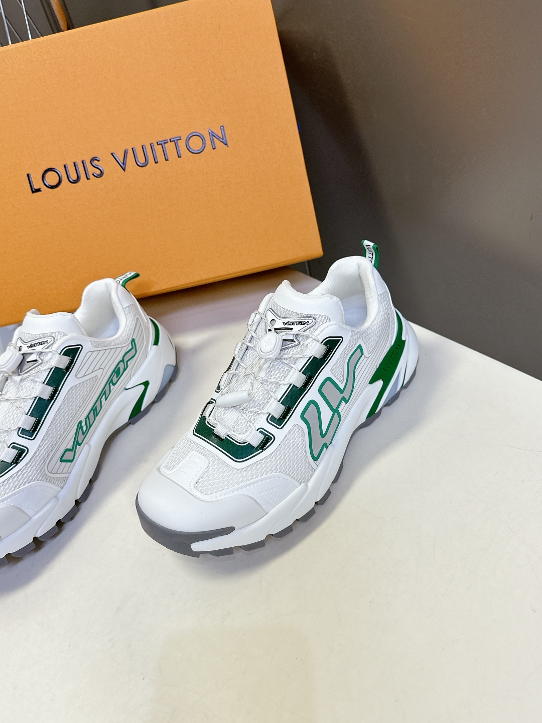  Louis Vuitton 路易威登最新款 运动鞋 休闲鞋
    超多明星时尚博主种草 LV运动鞋以