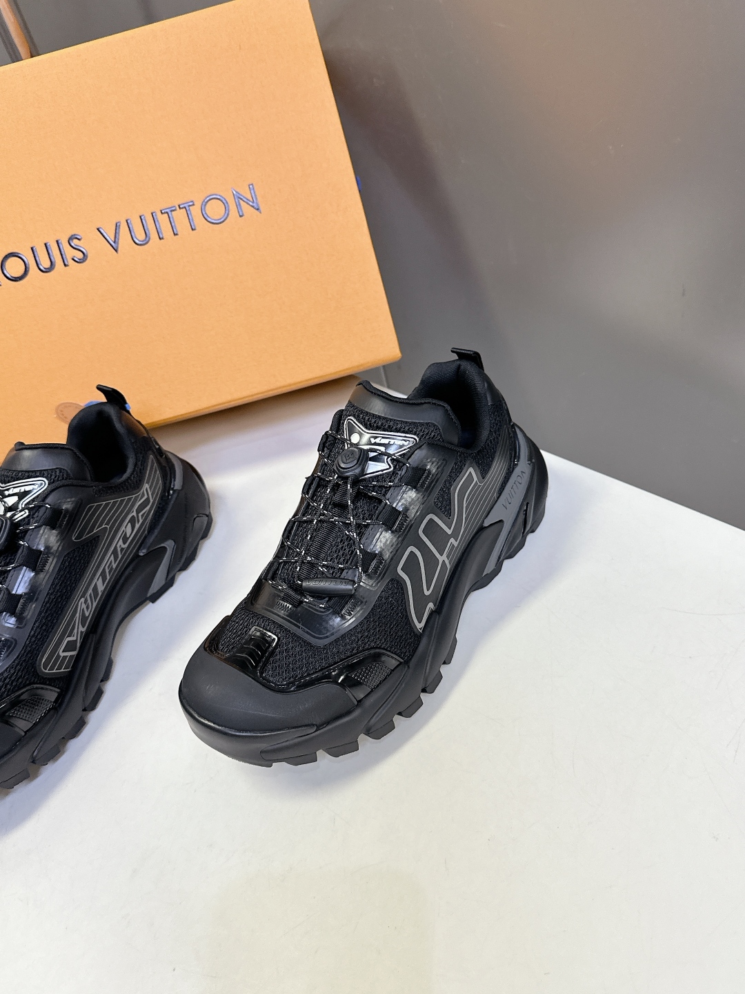  Louis Vuitton 路易威登最新款 运动鞋 休闲鞋
    超多明星时尚博主种草 LV运动鞋以