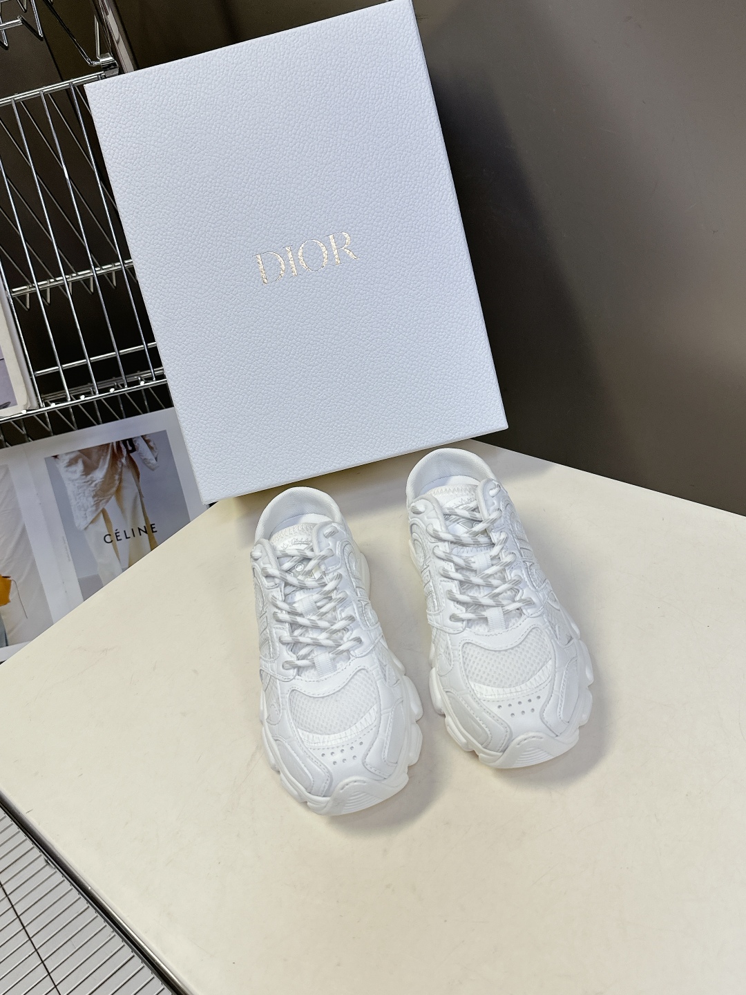  Dior迪奥Chrono系列运动鞋 半拖
  这款Dior chrono运动鞋延续经久不衰的轮廓，采用