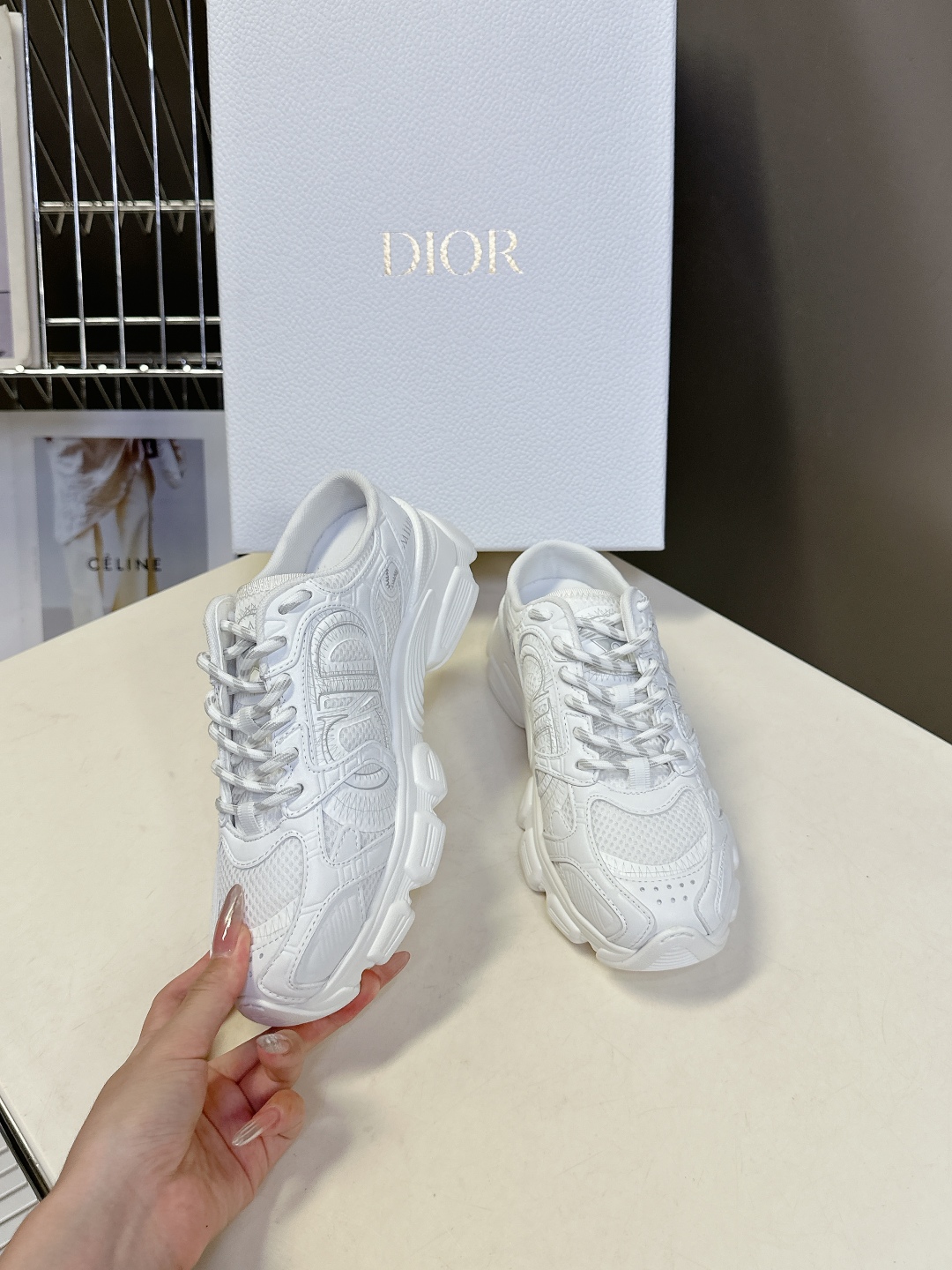  Dior迪奥Chrono系列运动鞋 半拖
  这款Dior chrono运动鞋延续经久不衰的轮廓，采用