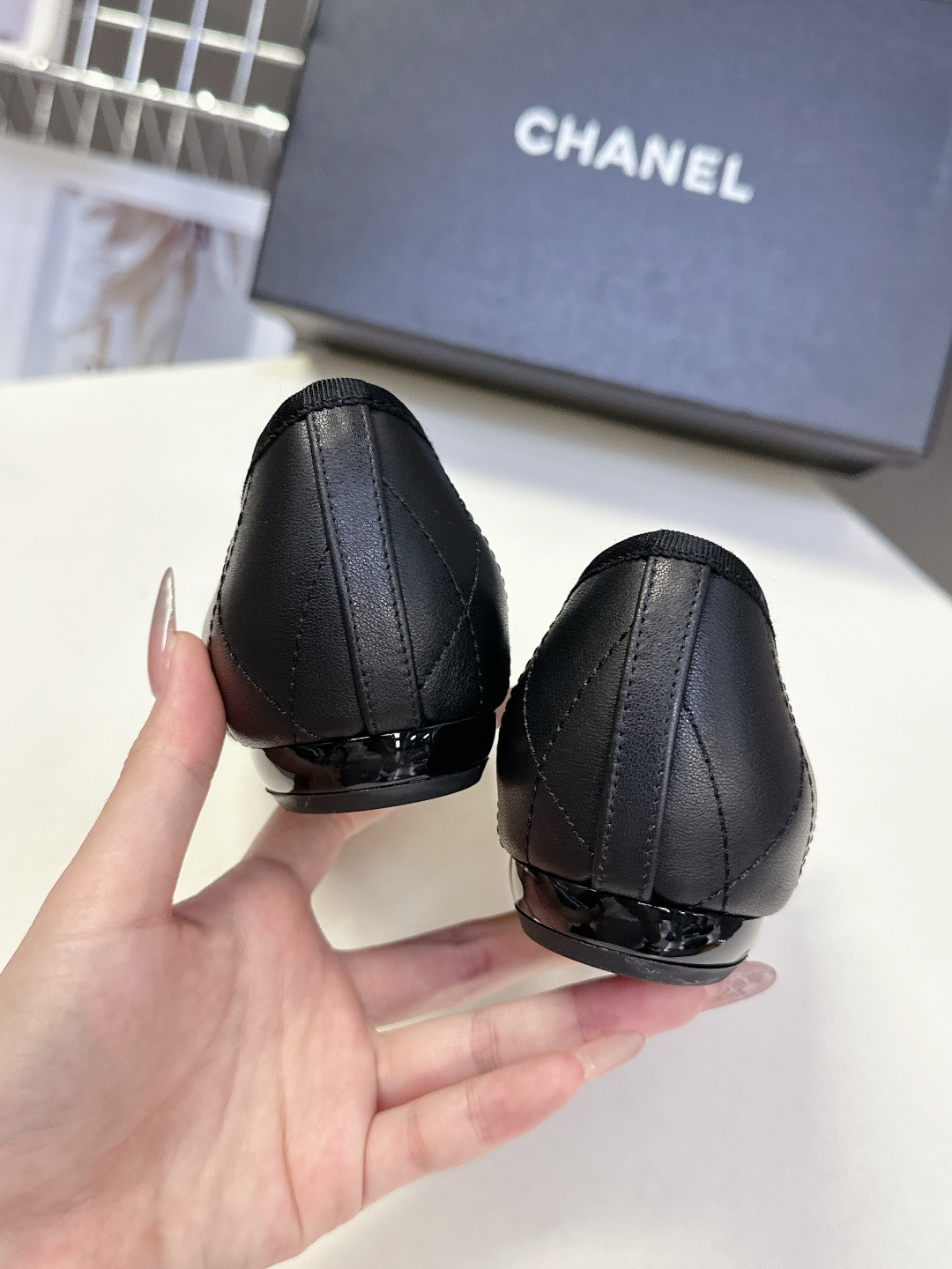  CHANEL香奈儿最新款中古康鹏芭蕾舞鞋
  超多明星名媛上脚 这款芭蕾舞单鞋第一眼看上就被种草了根据