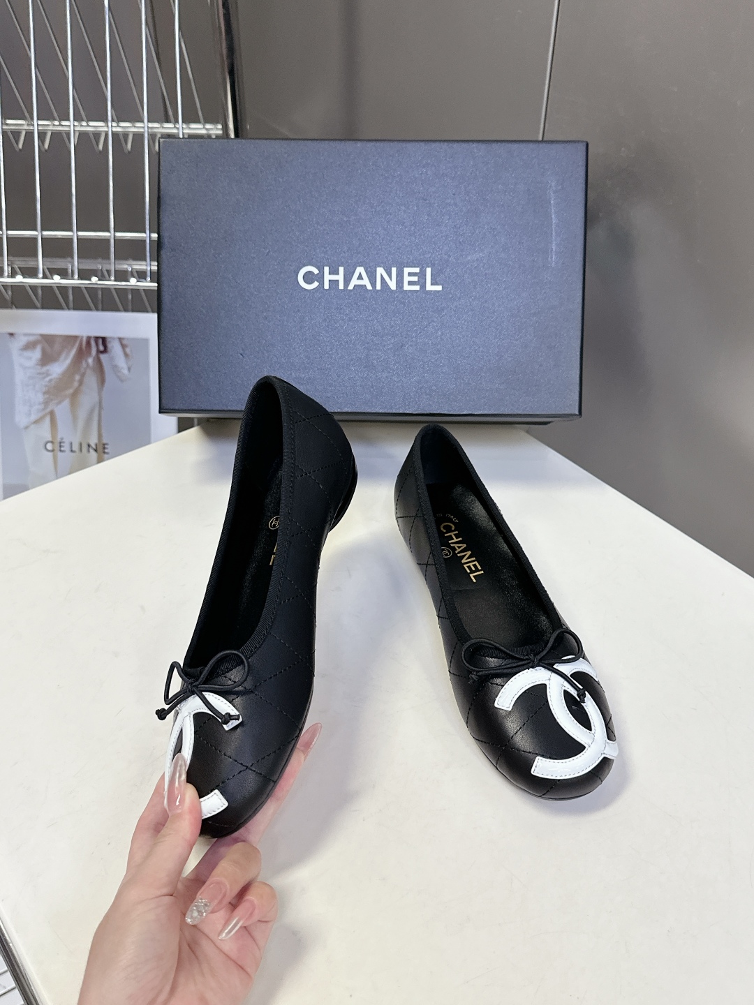 CHANEL香奈儿最新款中古康鹏芭蕾舞鞋
  超多明星名媛上脚 这款芭蕾舞单鞋第一眼看上就被种草了根据