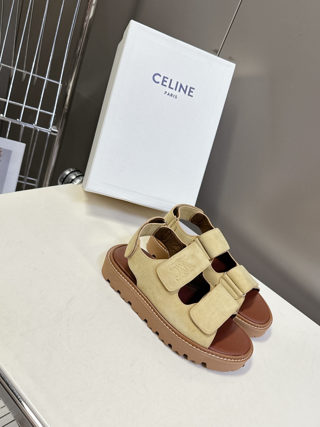  CELINE思琳代级别 春夏新品凯旋门复古罗马凉鞋拖鞋  进出专柜无压力，重工版，拒绝一眼假low货 