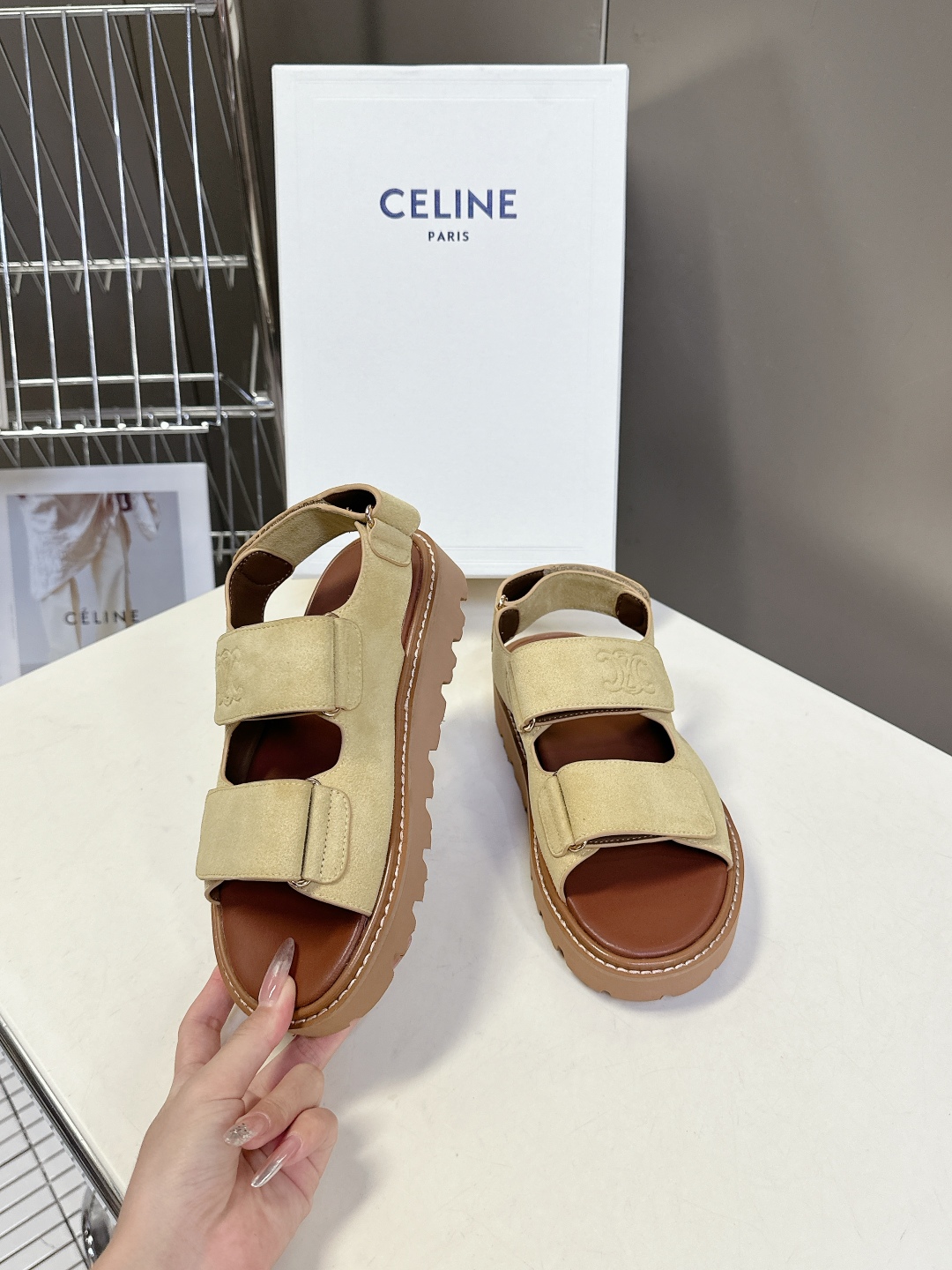  CELINE思琳代级别 春夏新品凯旋门复古罗马凉鞋拖鞋  进出专柜无压力，重工版，拒绝一眼假low货 