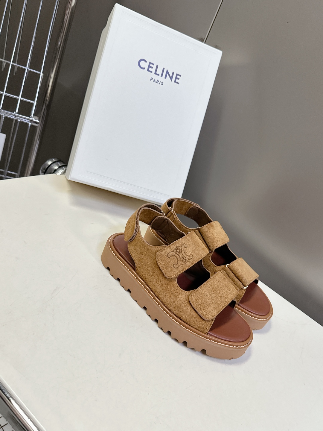  CELINE思琳代级别 春夏新品凯旋门复古罗马凉鞋拖鞋  进出专柜无压力，重工版，拒绝一眼假low货 