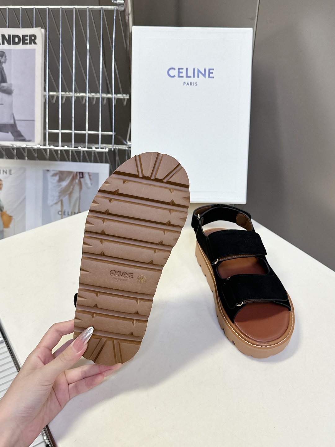  CELINE思琳代级别 春夏新品凯旋门复古罗马凉鞋拖鞋  进出专柜无压力，重工版，拒绝一眼假low货 