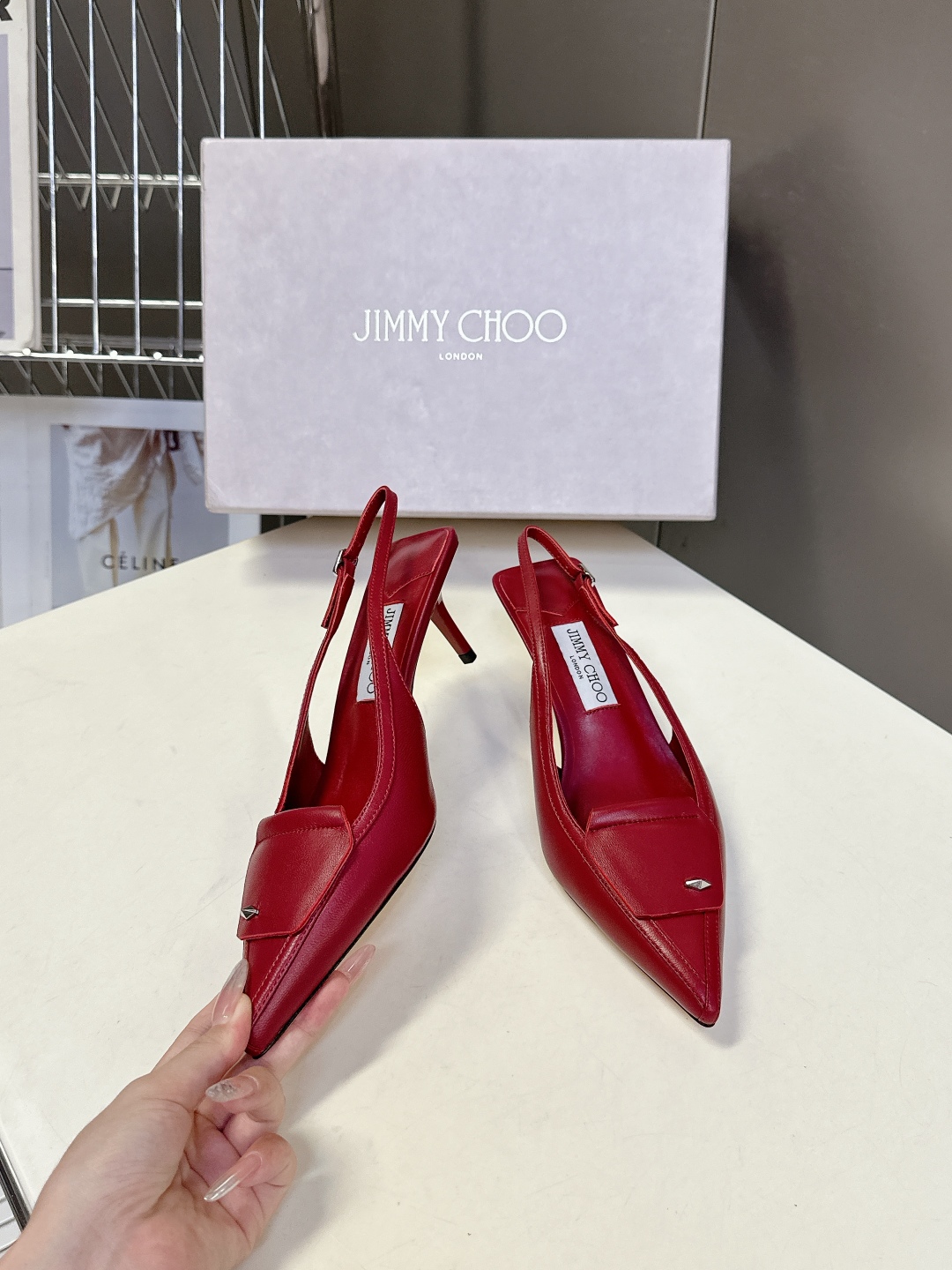  jimmy choo吉米周春夏最新款时装鞋 
     超多明星时尚博主种草 每个女孩鞋柜都必须有一双