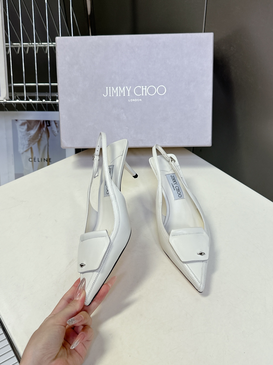  jimmy choo吉米周春夏最新款时装鞋 
     超多明星时尚博主种草 每个女孩鞋柜都必须有一双