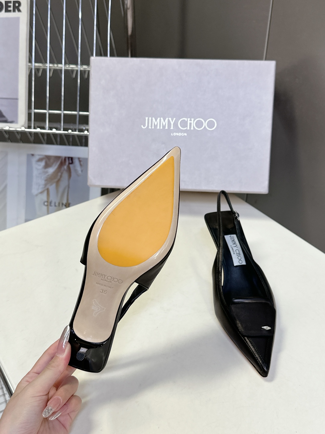  jimmy choo吉米周春夏最新款时装鞋 
     超多明星时尚博主种草 每个女孩鞋柜都必须有一双