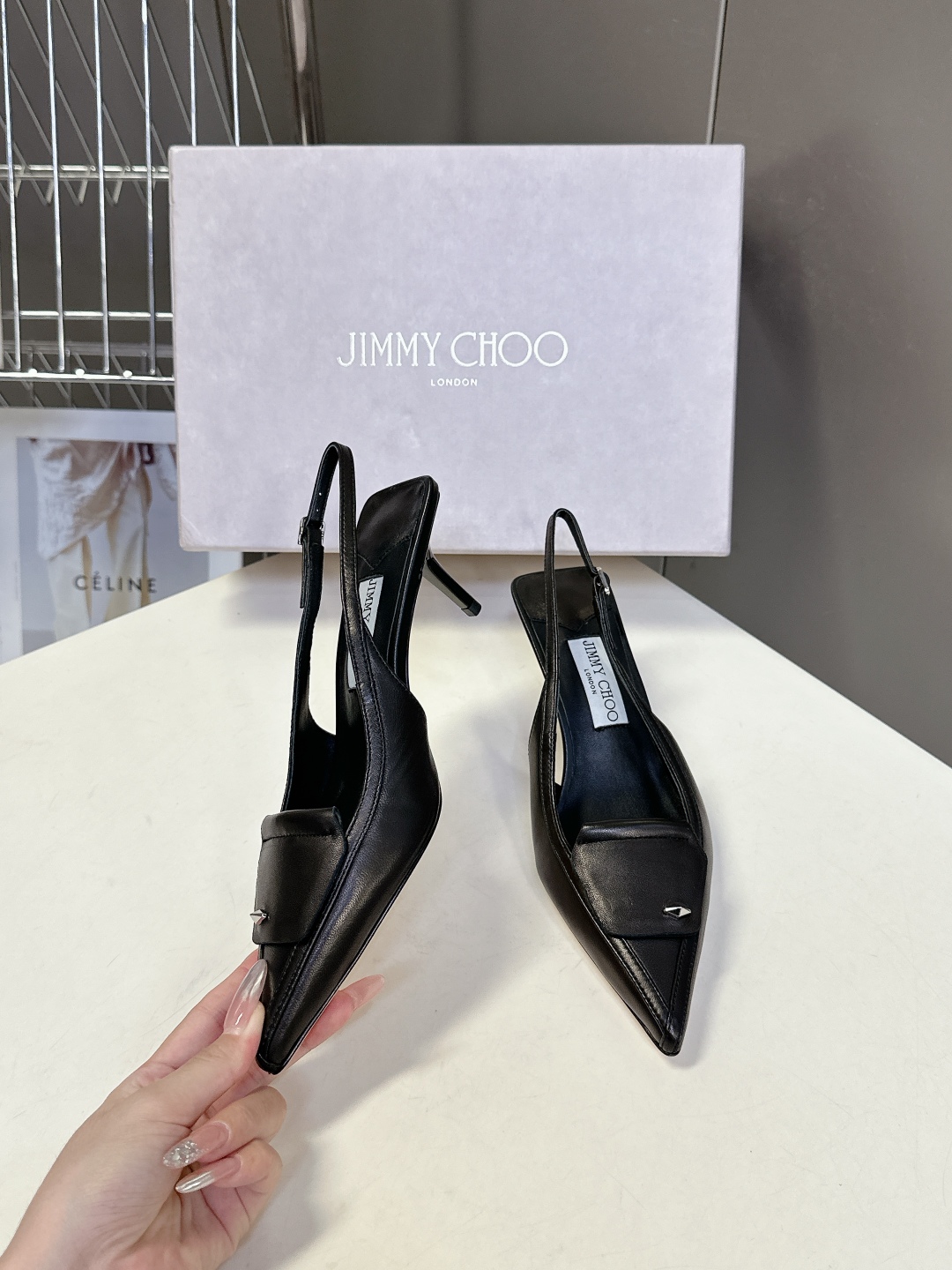  jimmy choo吉米周春夏最新款时装鞋 
     超多明星时尚博主种草 每个女孩鞋柜都必须有一双
