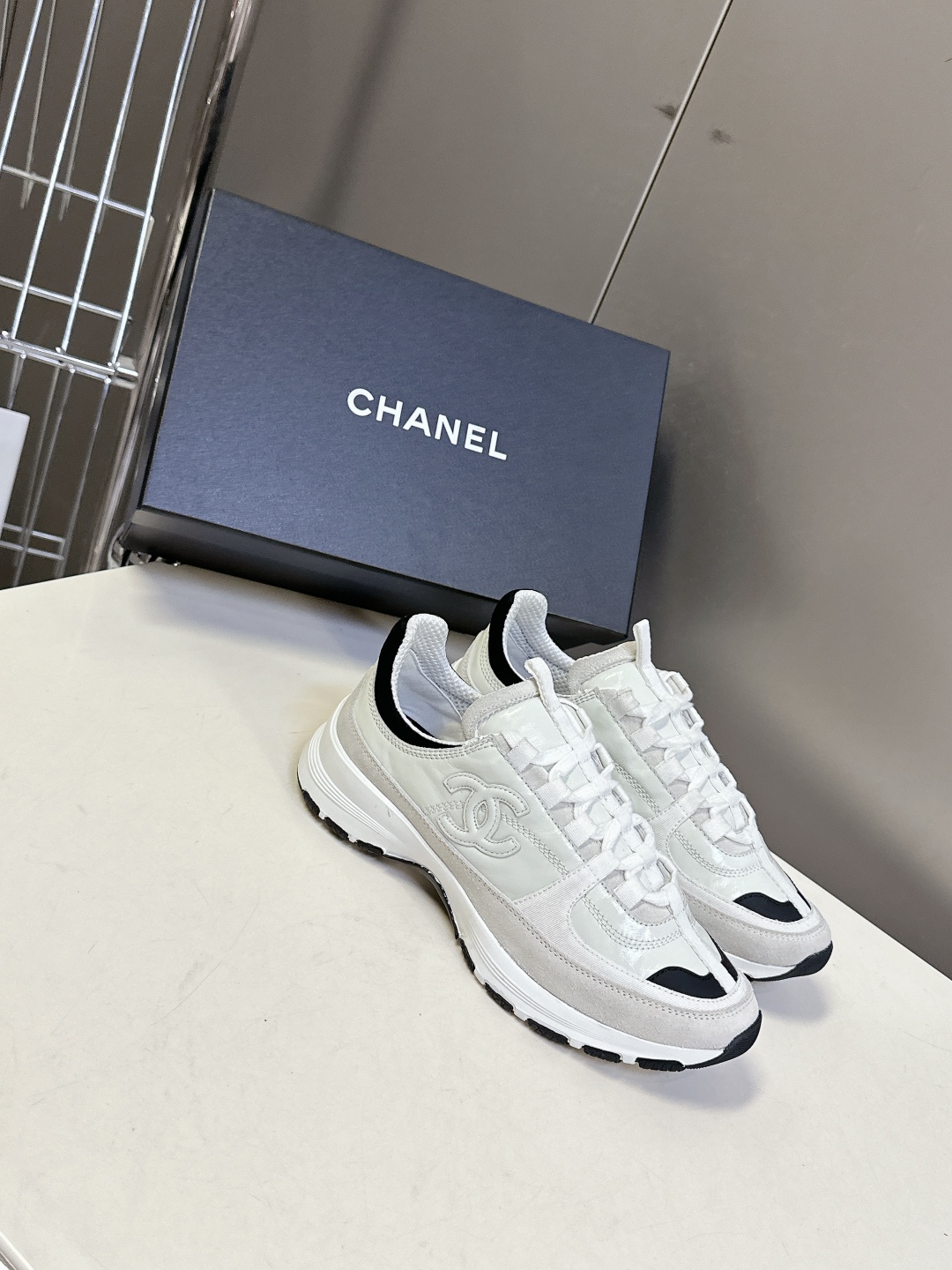  CHANEL香奈儿25A最新款休闲 运动鞋
    超多明星时尚博主种草 超级推荐这一季的运动鞋真的绝