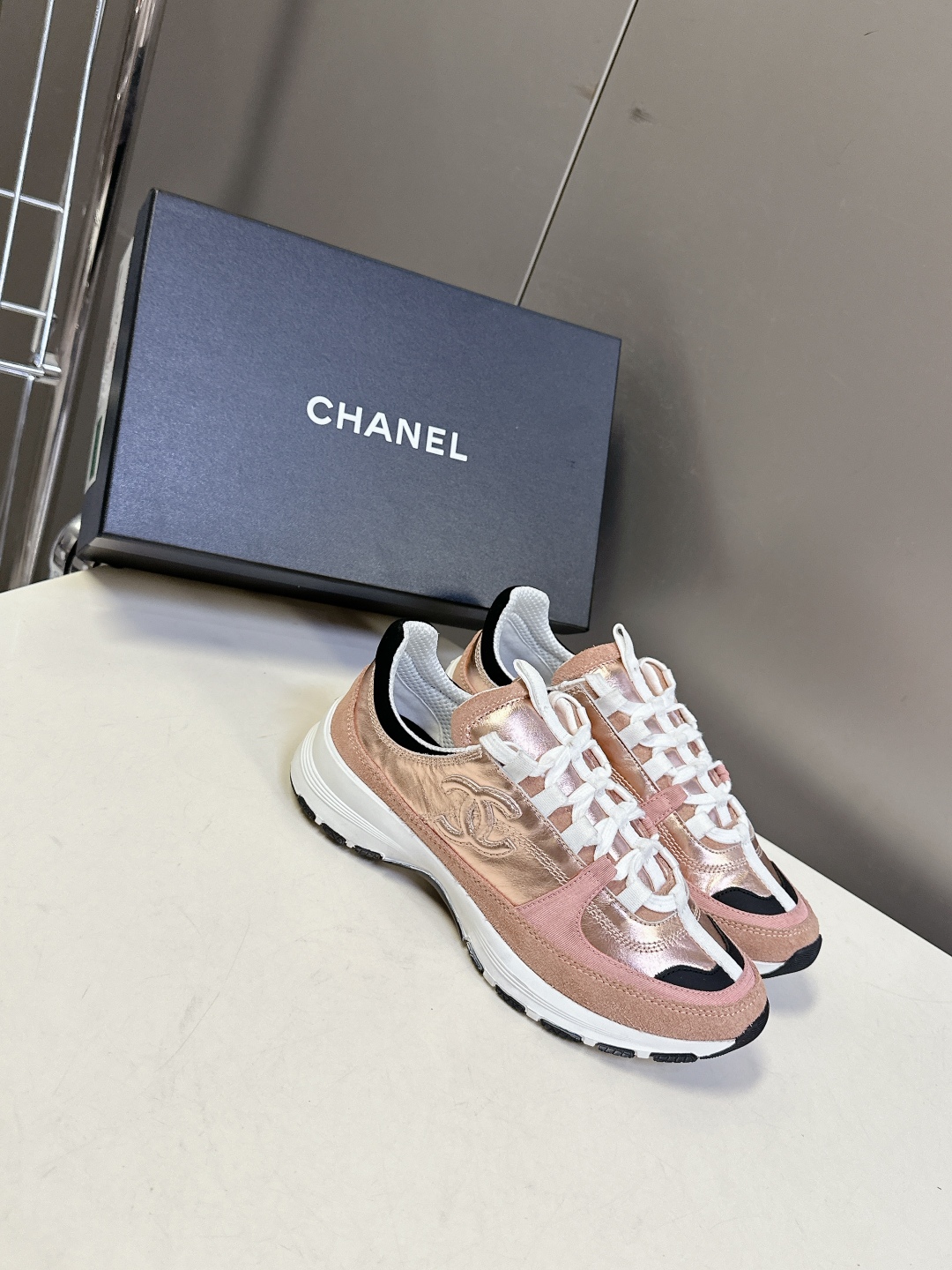  CHANEL香奈儿25A最新款休闲 运动鞋
    超多明星时尚博主种草 超级推荐这一季的运动鞋真的绝