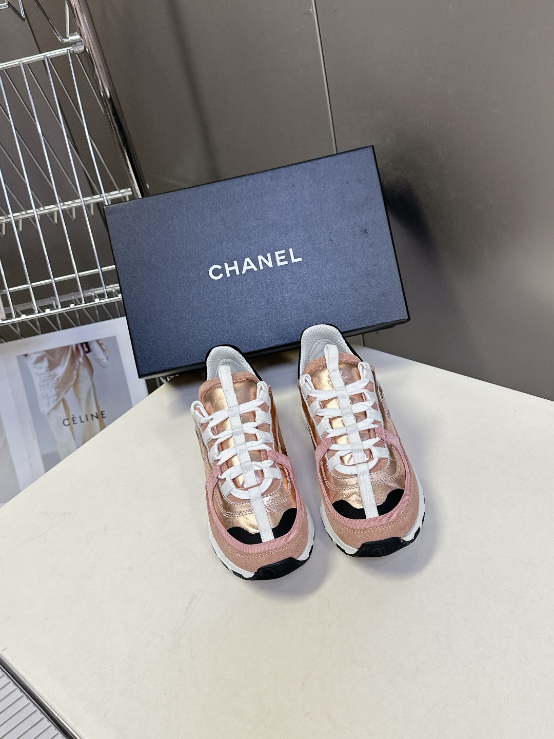  CHANEL香奈儿25A最新款休闲 运动鞋
    超多明星时尚博主种草 超级推荐这一季的运动鞋真的绝