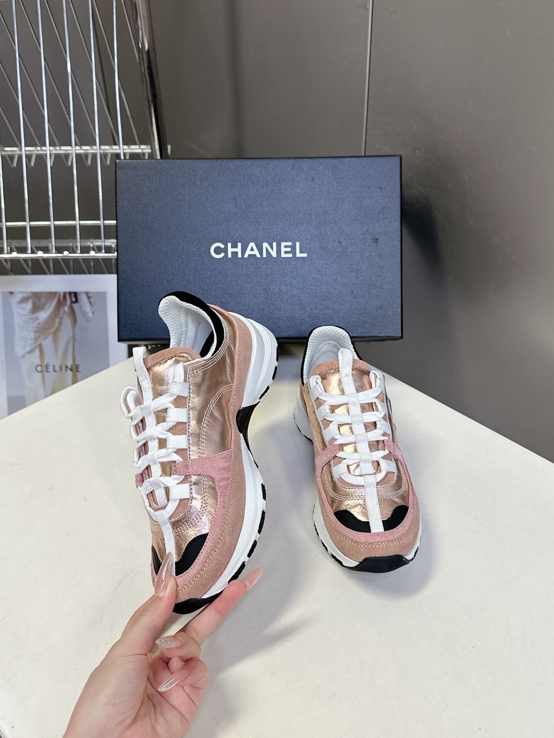  CHANEL香奈儿25A最新款休闲 运动鞋
    超多明星时尚博主种草 超级推荐这一季的运动鞋真的绝