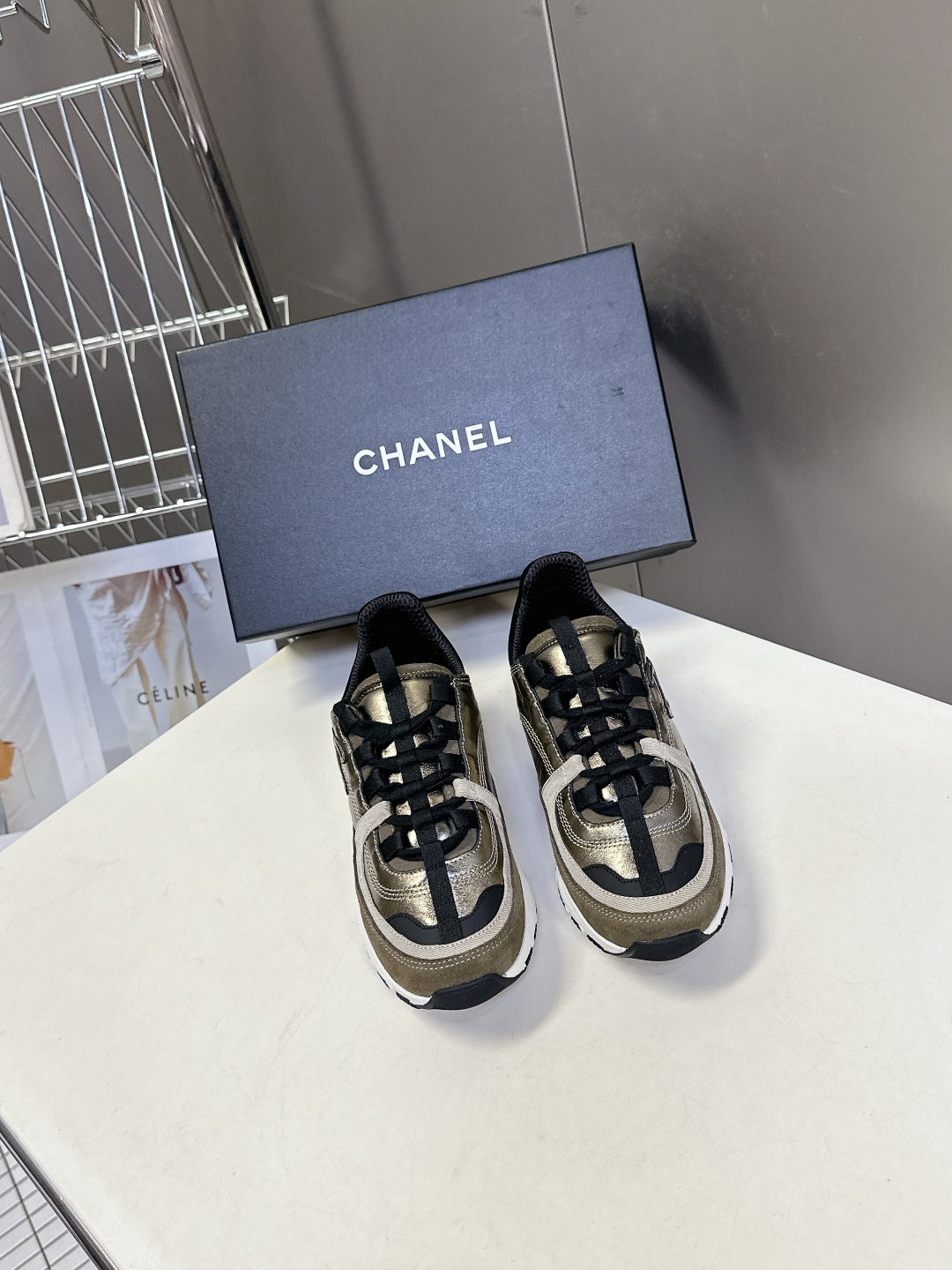  CHANEL香奈儿25A最新款休闲 运动鞋
    超多明星时尚博主种草 超级推荐这一季的运动鞋真的绝