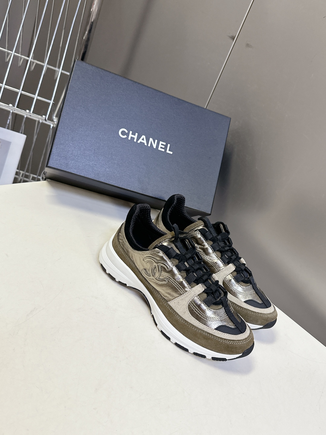  CHANEL香奈儿25A最新款休闲 运动鞋
    超多明星时尚博主种草 超级推荐这一季的运动鞋真的绝