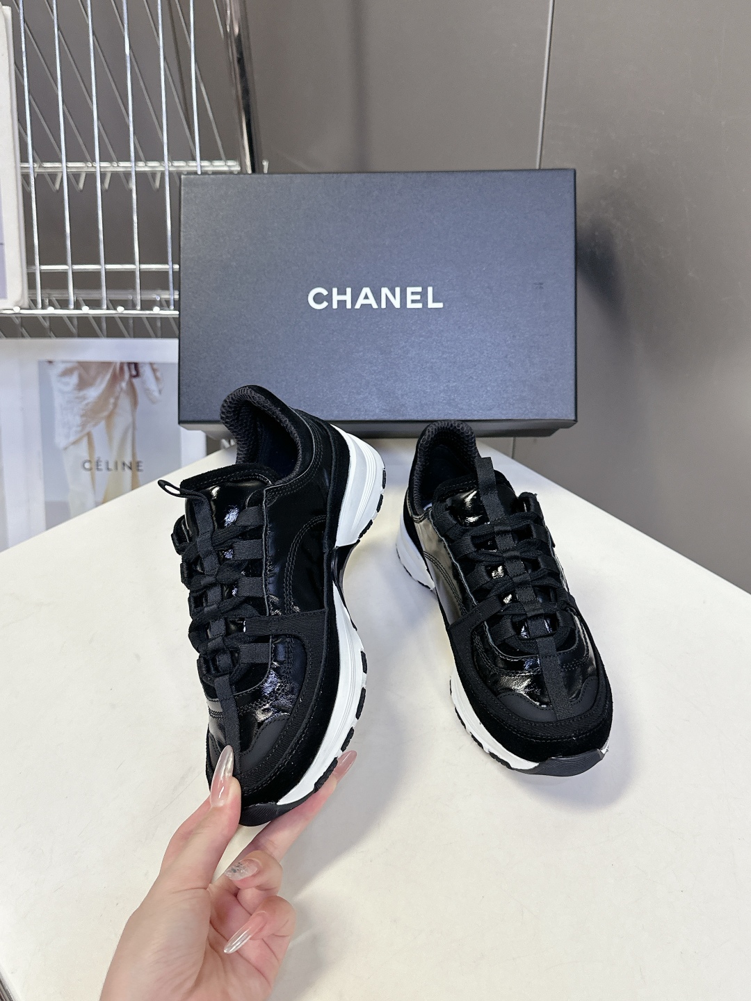  CHANEL香奈儿25A最新款休闲 运动鞋
    超多明星时尚博主种草 超级推荐这一季的运动鞋真的绝