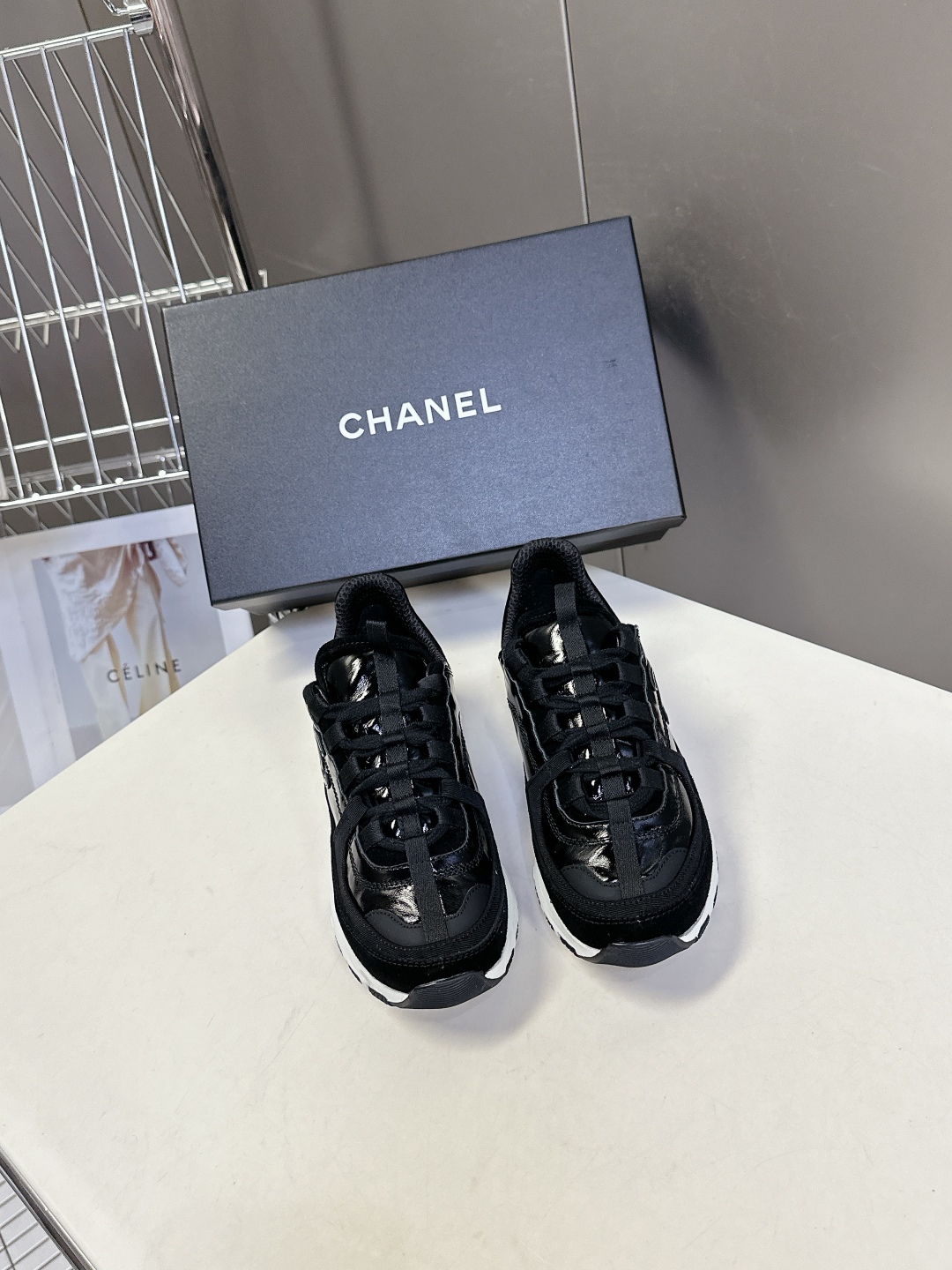  CHANEL香奈儿25A最新款休闲 运动鞋
    超多明星时尚博主种草 超级推荐这一季的运动鞋真的绝