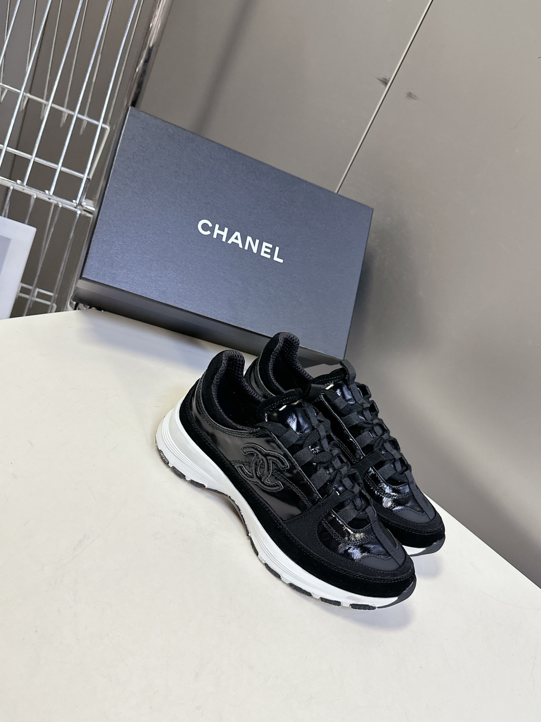  CHANEL香奈儿25A最新款休闲 运动鞋
    超多明星时尚博主种草 超级推荐这一季的运动鞋真的绝