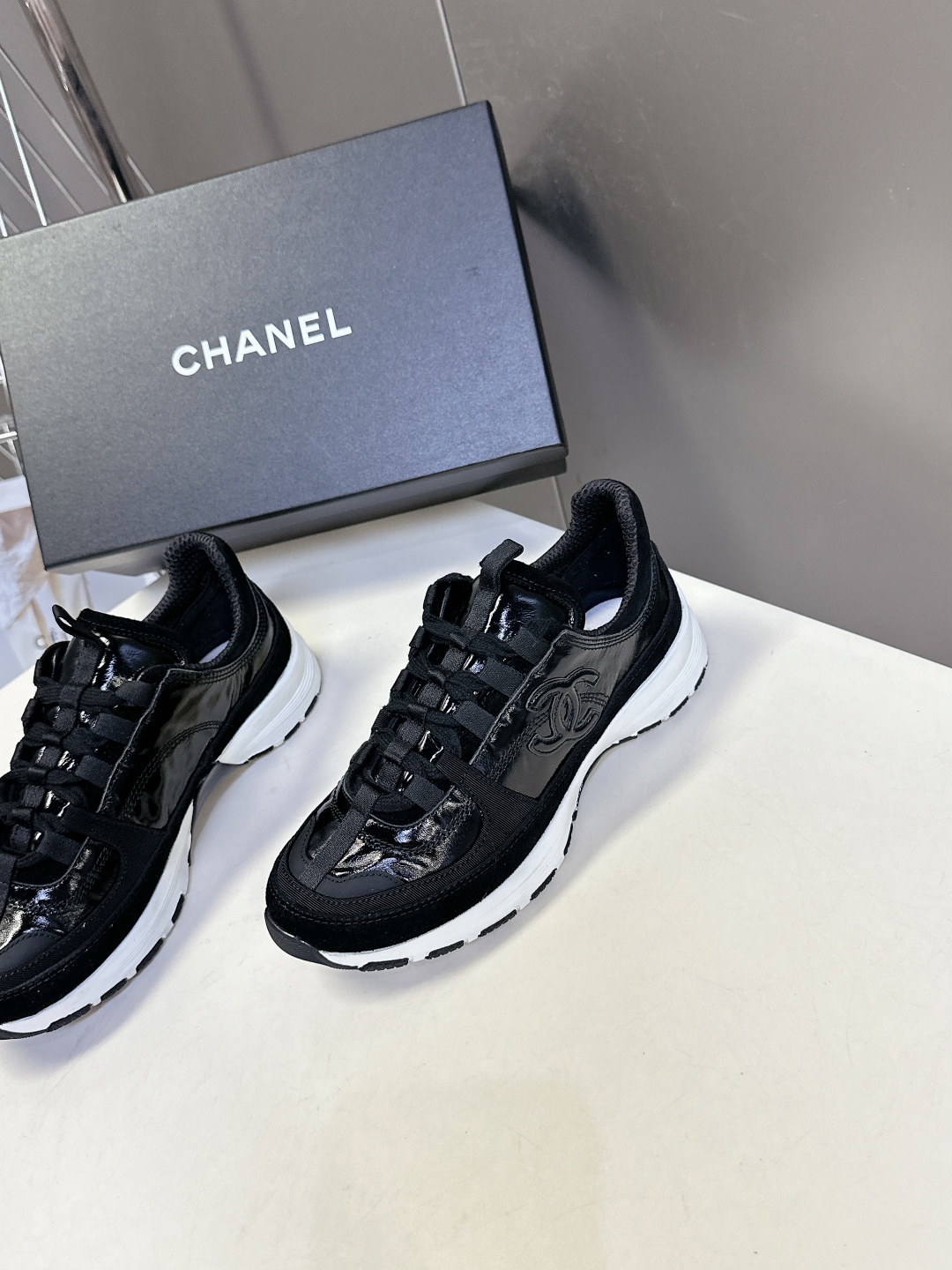  CHANEL香奈儿25A最新款休闲 运动鞋
    超多明星时尚博主种草 超级推荐这一季的运动鞋真的绝