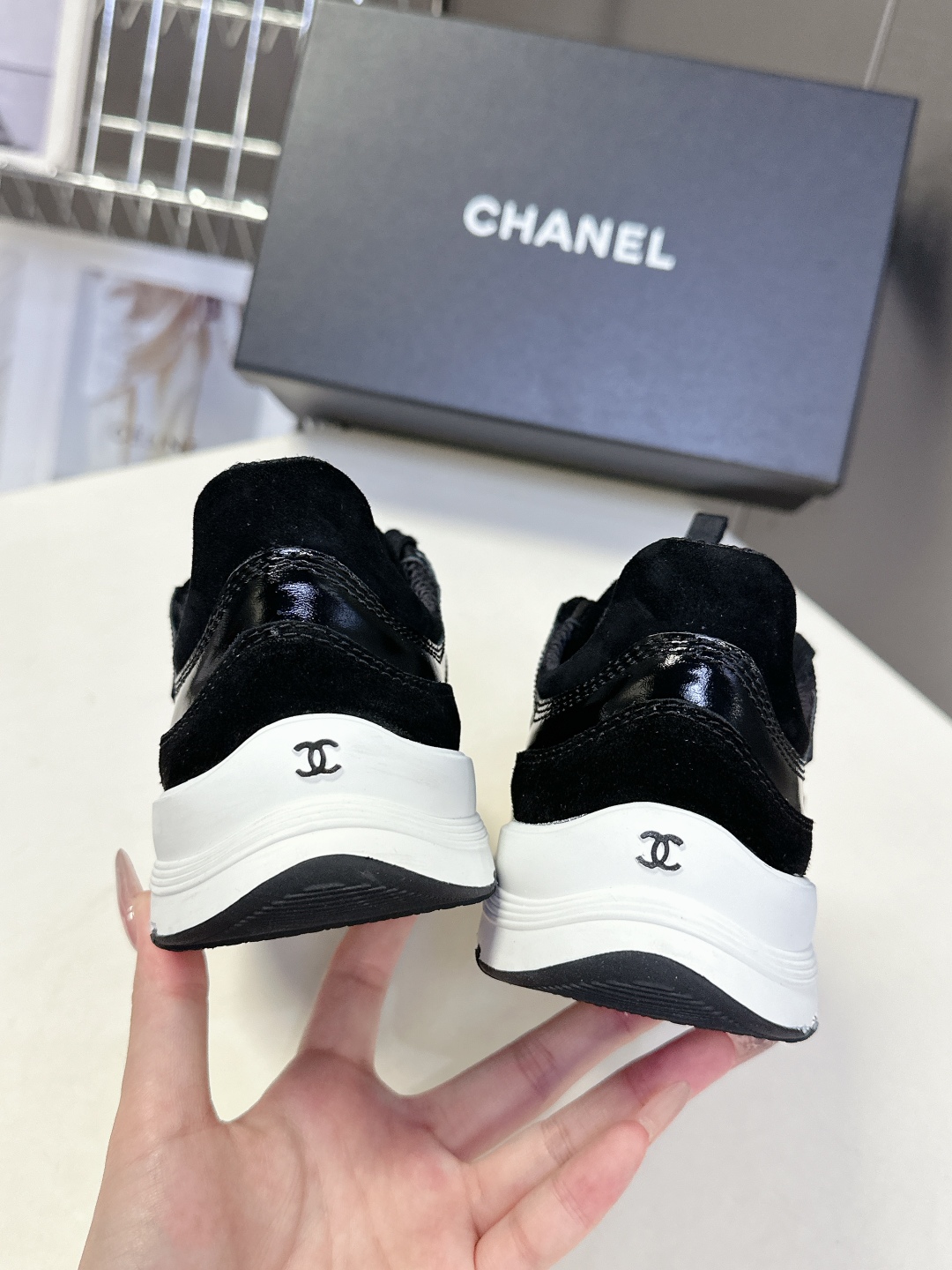  CHANEL香奈儿25A最新款休闲 运动鞋
    超多明星时尚博主种草 超级推荐这一季的运动鞋真的绝