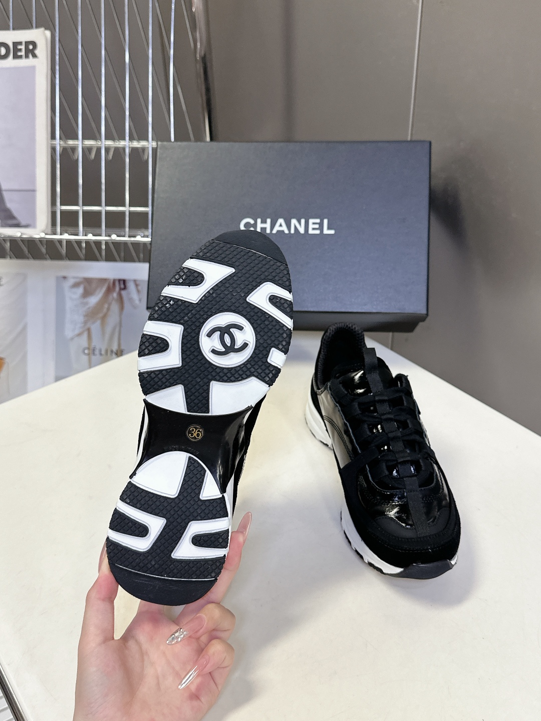  CHANEL香奈儿25A最新款休闲 运动鞋
    超多明星时尚博主种草 超级推荐这一季的运动鞋真的绝