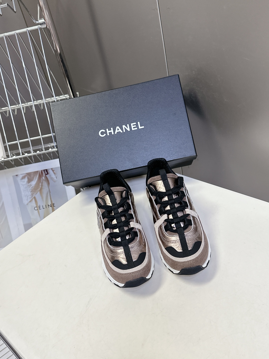  CHANEL香奈儿25A最新款休闲 运动鞋
    超多明星时尚博主种草 超级推荐这一季的运动鞋真的绝