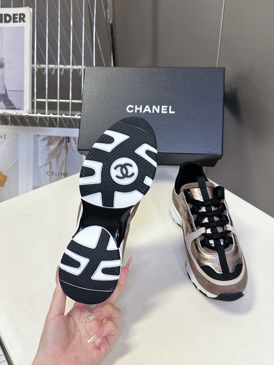  CHANEL香奈儿25A最新款休闲 运动鞋
    超多明星时尚博主种草 超级推荐这一季的运动鞋真的绝
