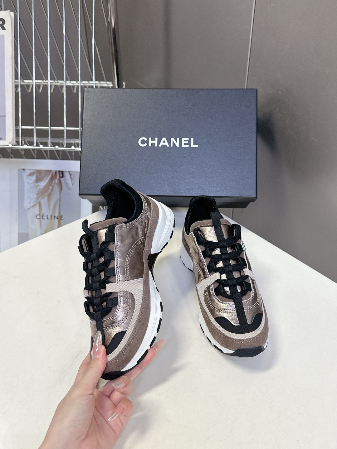 CHANEL香奈儿25A最新款休闲 运动鞋
    超多明星时尚博主种草 超级推荐这一季的运动鞋真的绝