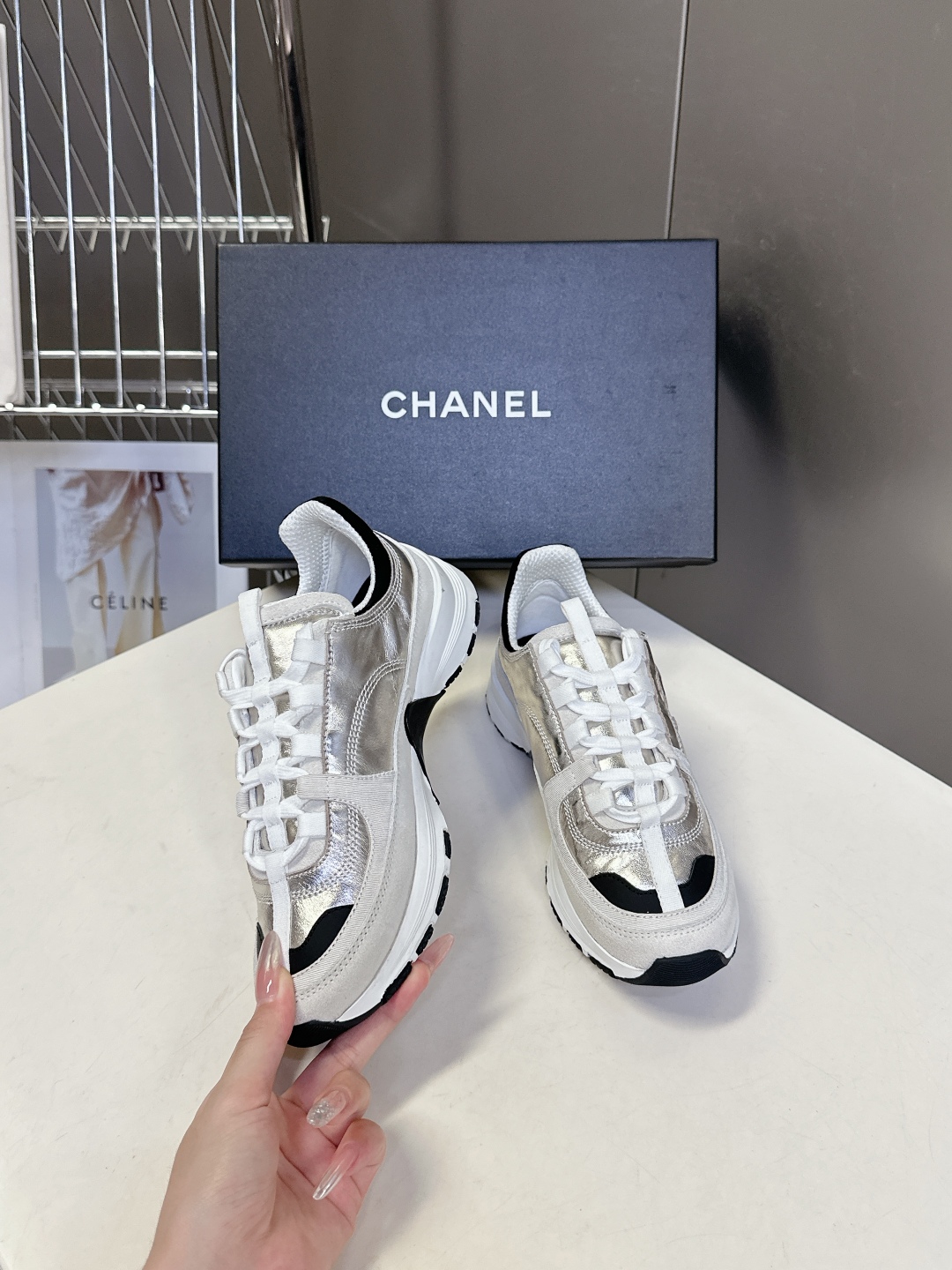  CHANEL香奈儿25A最新款休闲 运动鞋
    超多明星时尚博主种草 超级推荐这一季的运动鞋真的绝